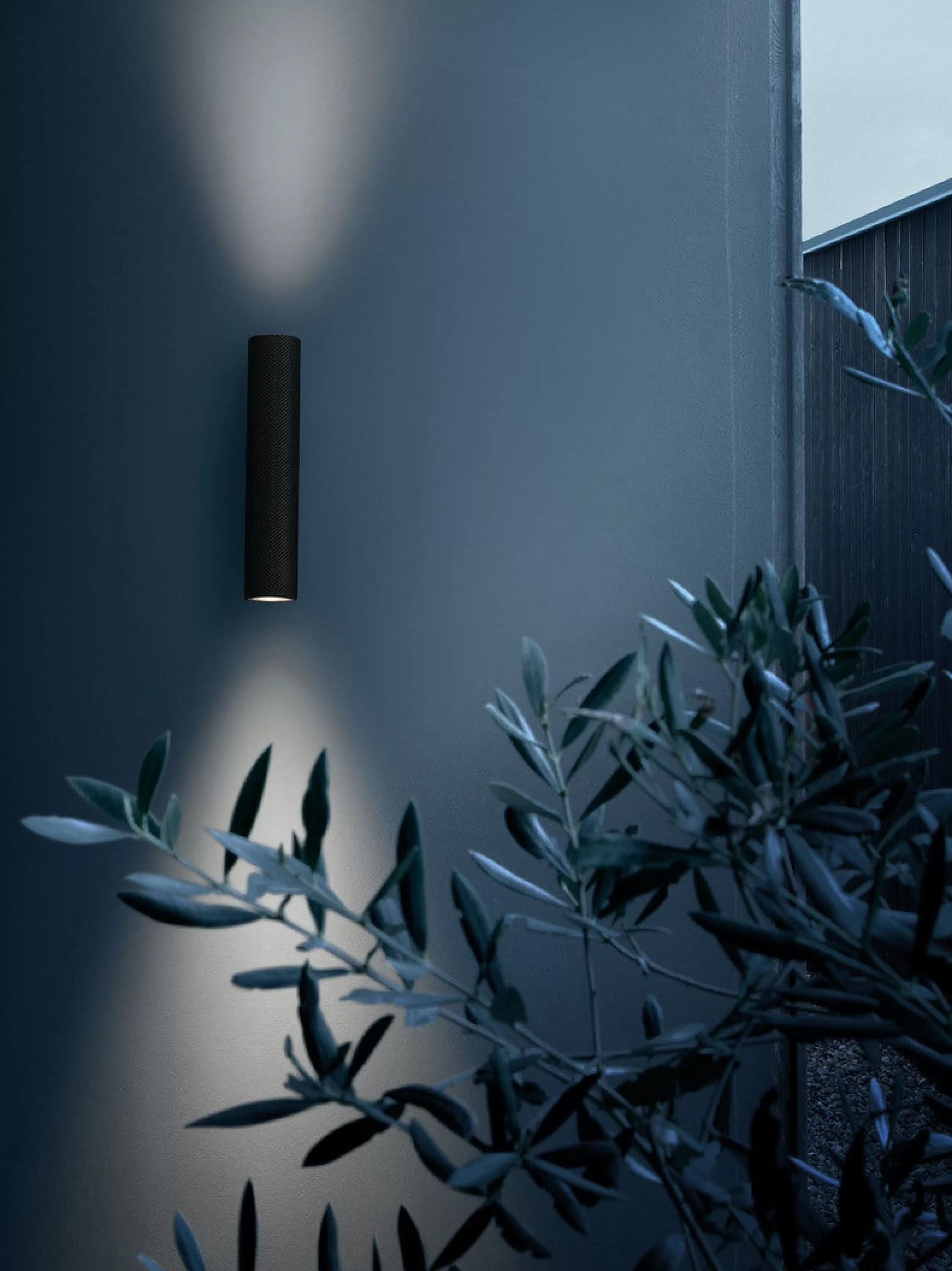 Luminaires De Salle De Bains>Flos Applique Flauta Riga Indoor Metal Bleu / Led - H 22,5 Cm - Rayures Verticales - Bleu Acier