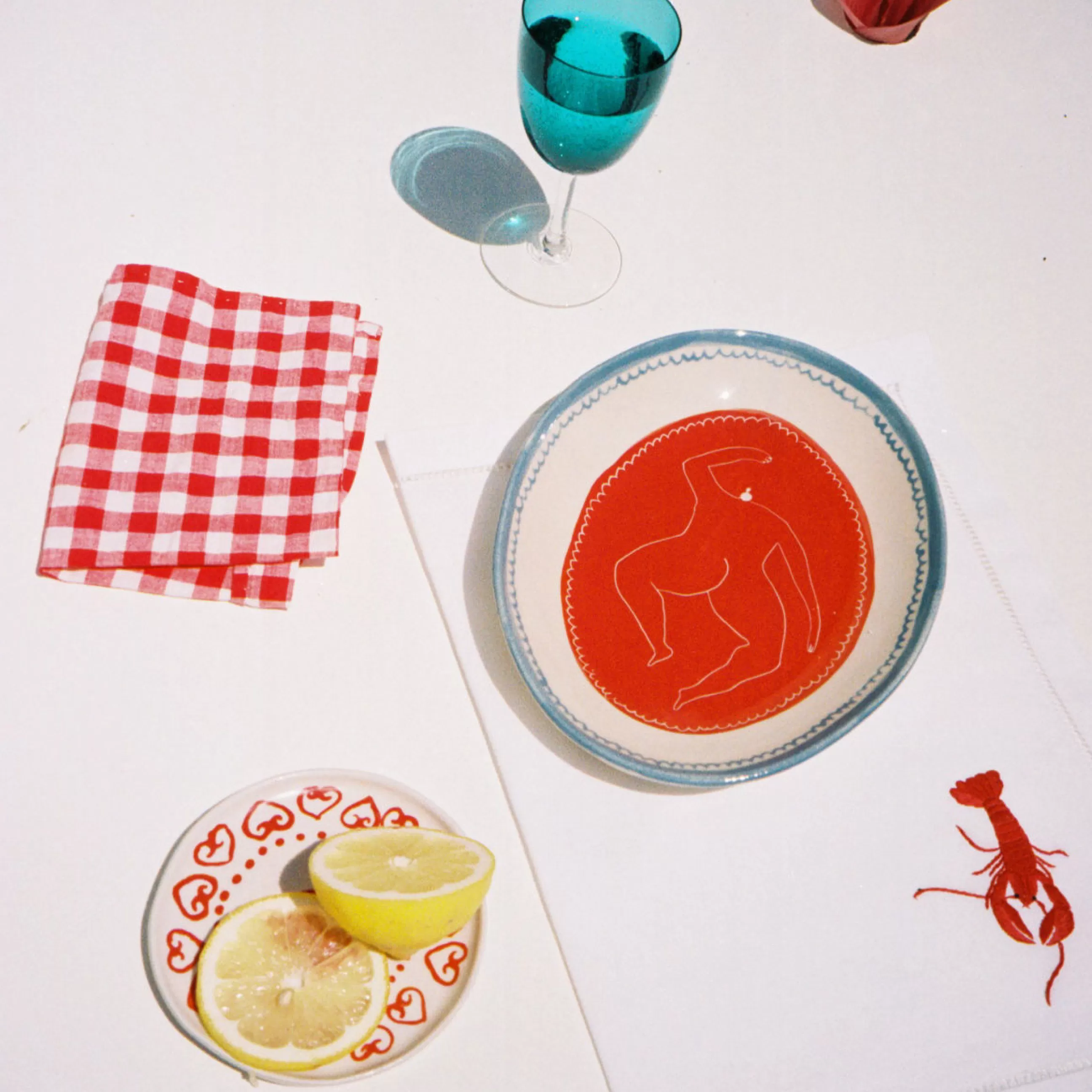 Terrasses Et Balcons>LAETITIA ROUGET Assiette Friday Night Ceramique Rouge / 17 X 22 Cm - Peint A La Main - Bleu - Rouge