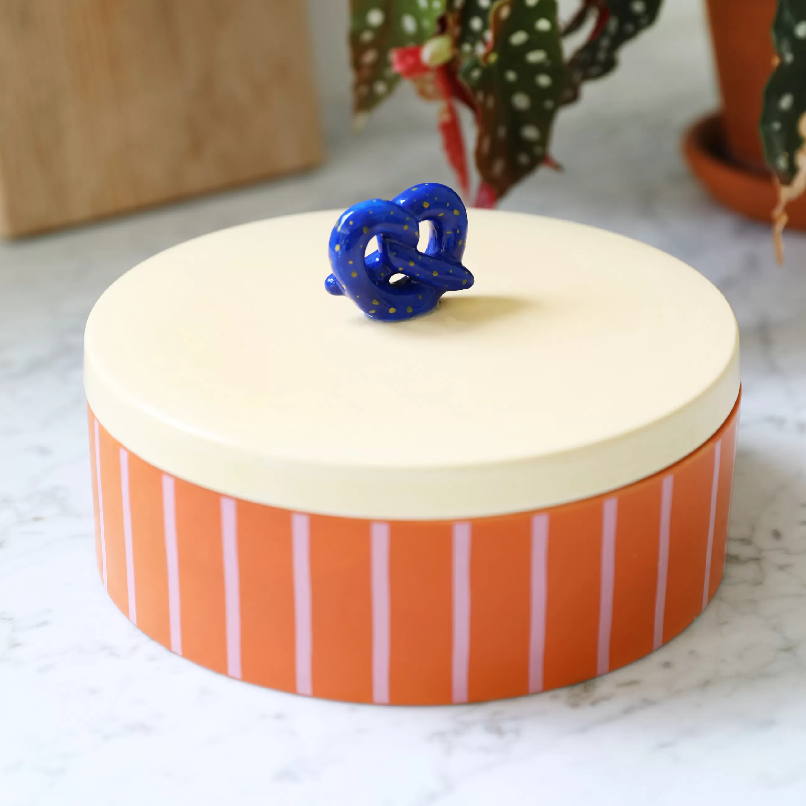Boîtes Et Conservation>& klevering Boite Pretzel Ceramique Multicolore / O 23.5 X H 13,5 Cm - Ceramique - Bleu - Jaune Pale - Orange