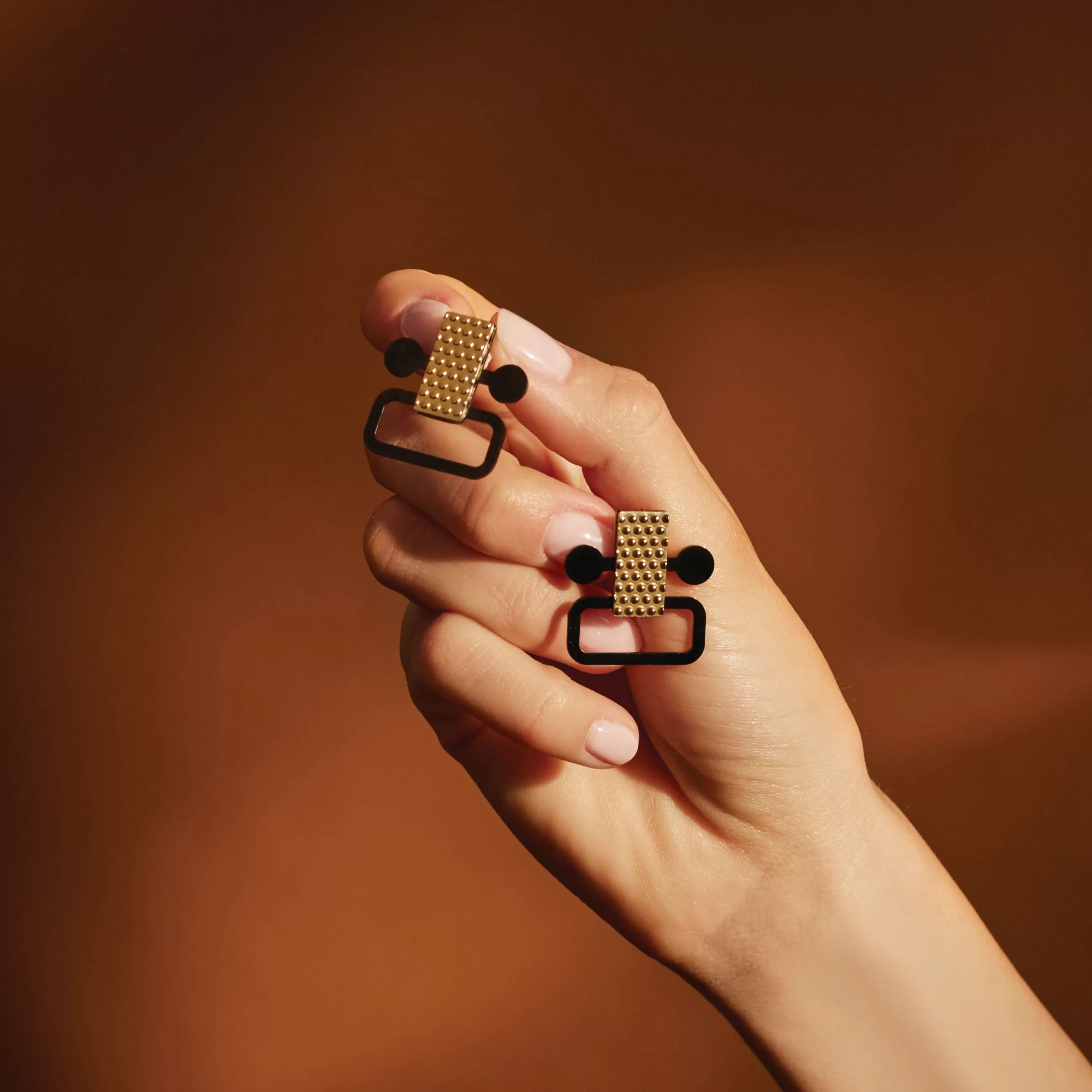 Bijoux Porte Cles>Alessi Boucles D'Oreilles Venusia - Edone Noir Or Metal - Noir - Or