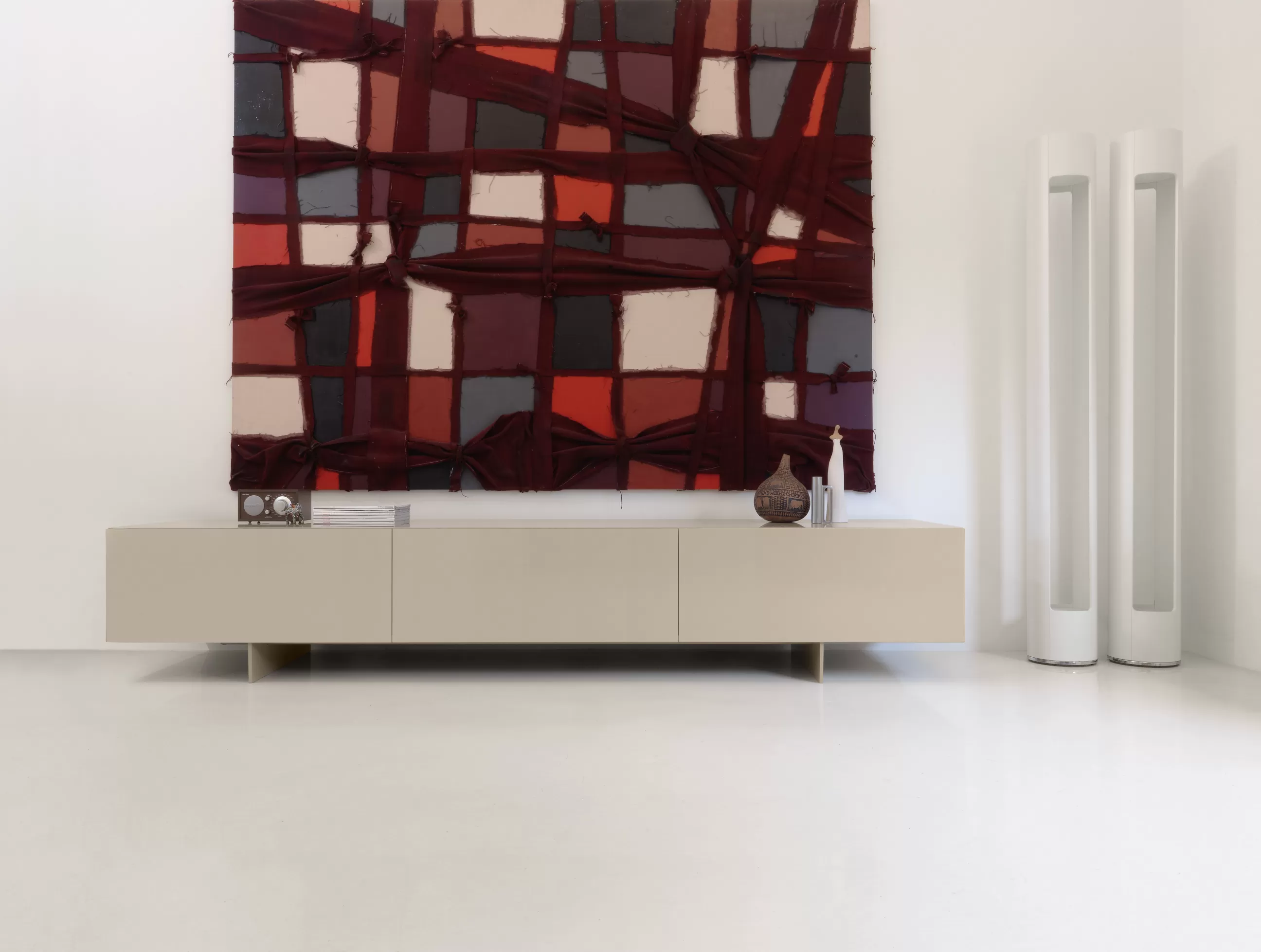 Commodes Buffets Armoires>Cappellini Buffet Uni Metal Bois Rouge Violet / 3 Portes - L 270 X H 67 Cm - Bordeaux