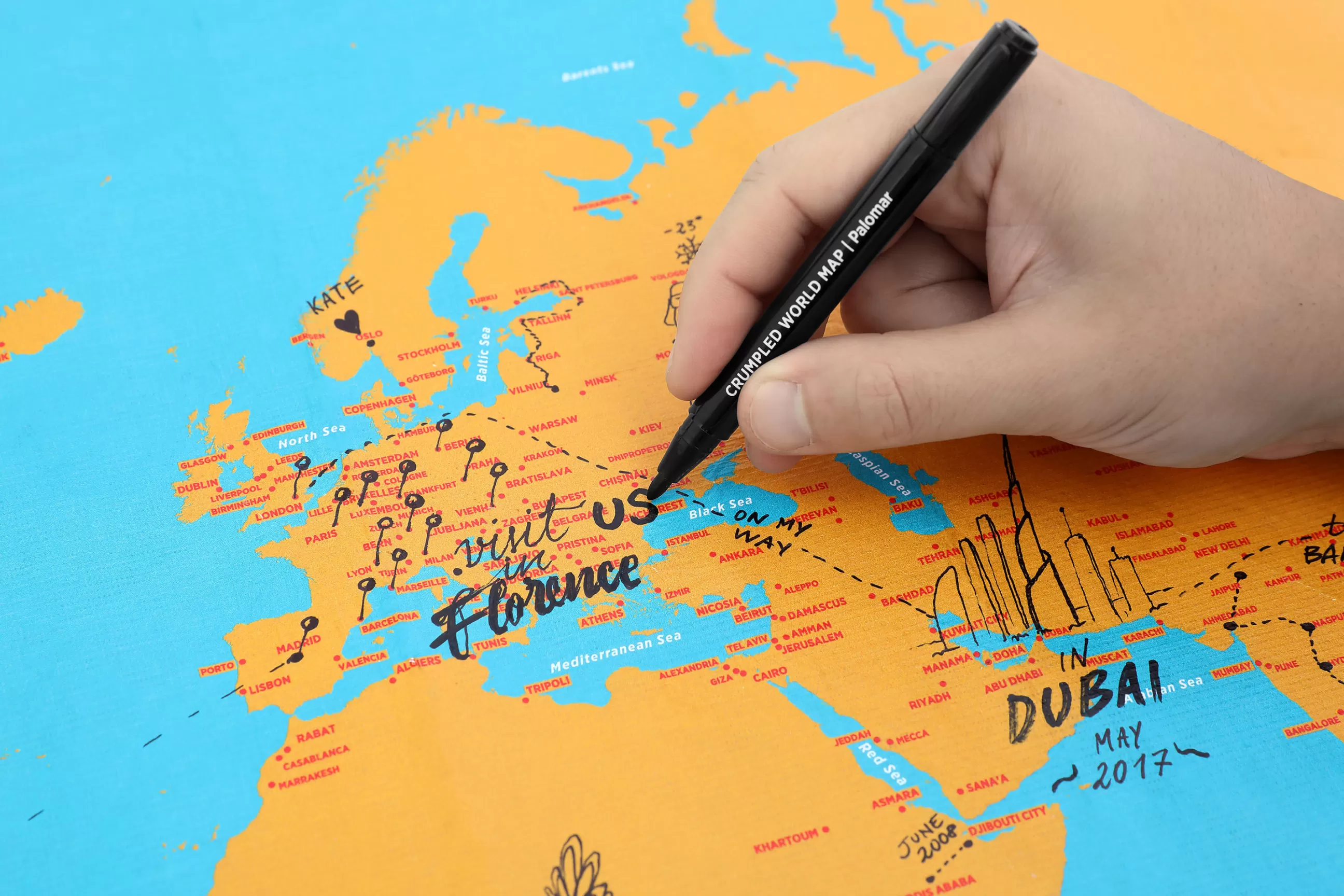 Jeux Et Loisirs>Palomar Carte Du Monde A Personnaliser Crumpled World By Cities Papier Multicolore / Noms De Villes - Feutre Effacable Inclus - 87 X 58 Cm - Bleu - Jaune