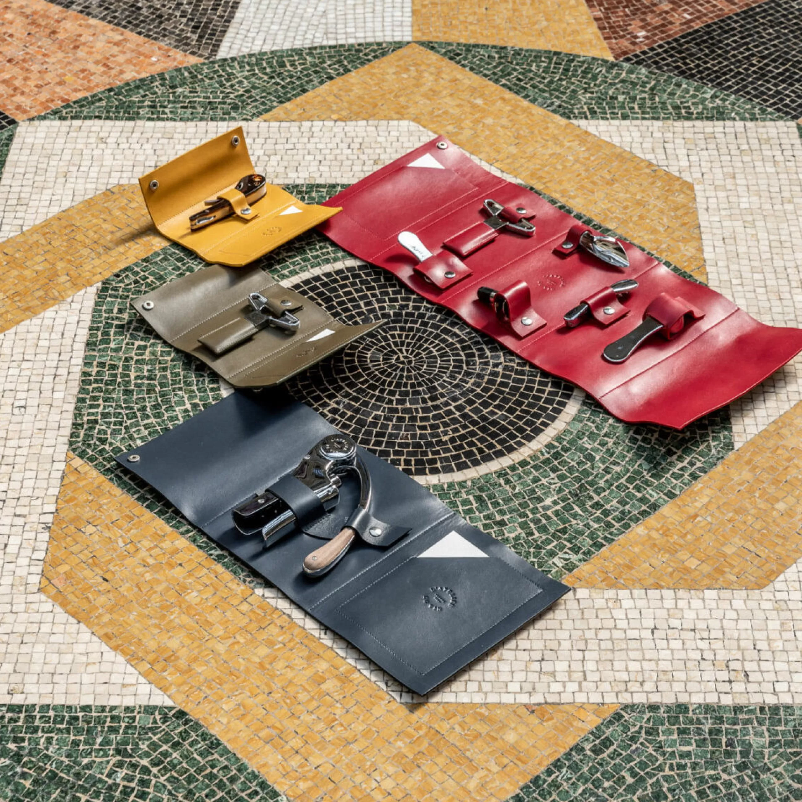 Autour Du Vin>L'Atelier du Vin Coffret Sommelier Oeno Collection Nomad Metal Cuir Rouge Marron / 6 Accessoires Dans Etui Cuir - Acier - Fauve - Rouge