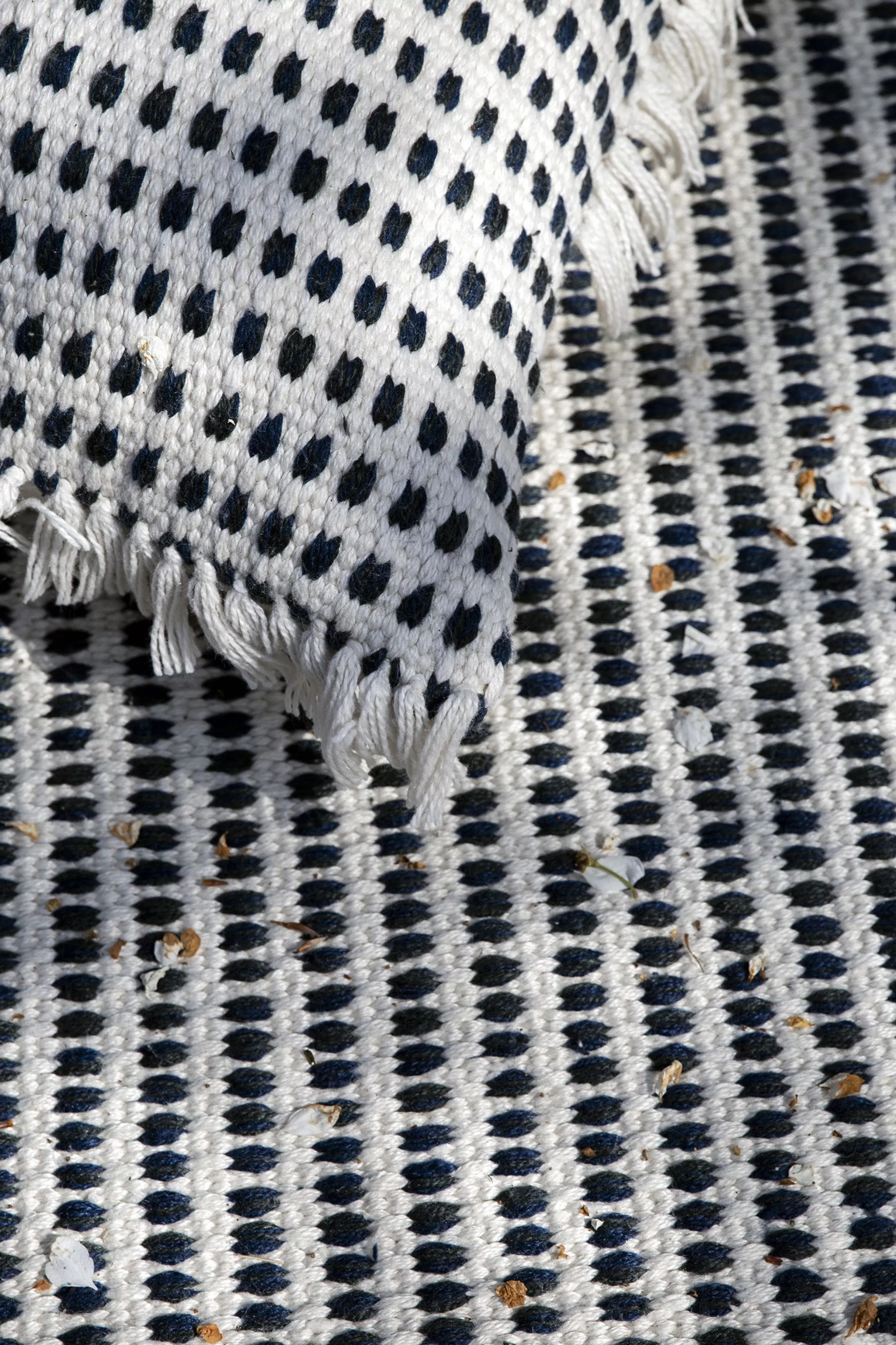 Poufs Coussins Tapis D'extérieur>Ferm Living Coussin D'extérieur Way Tissu Bleu / 70 X 50 Cm - Bouteilles En Plastique Recyclees - Blanc Casse - Bleu