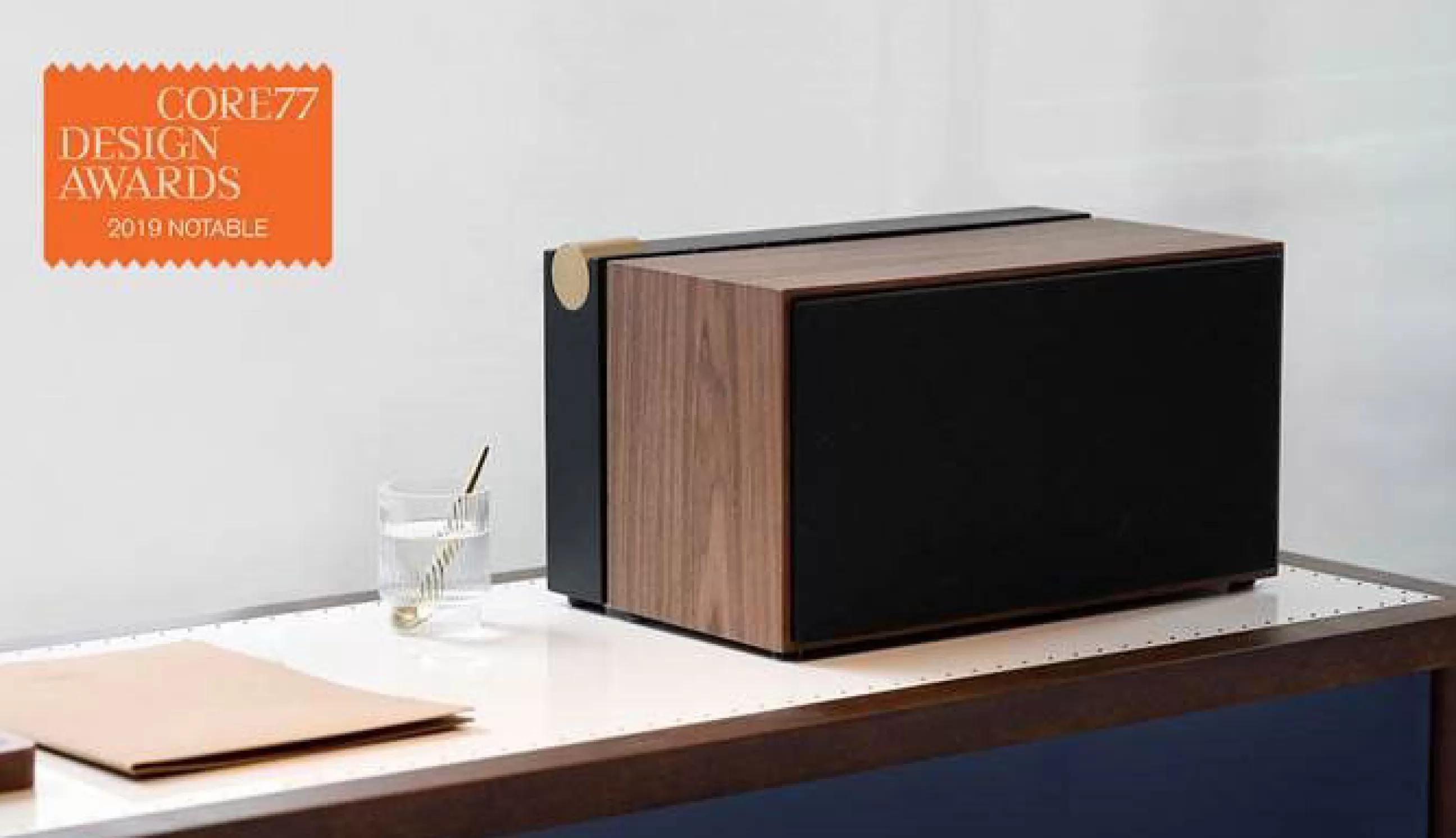 Enceintes Audio Son>La Boite Concept Enceinte Bluetooth Pr 01 Metal Tissu Noir Bois Naturel / Avec Technologie Active Pression Reflex - Laiton - Noir - Noyer