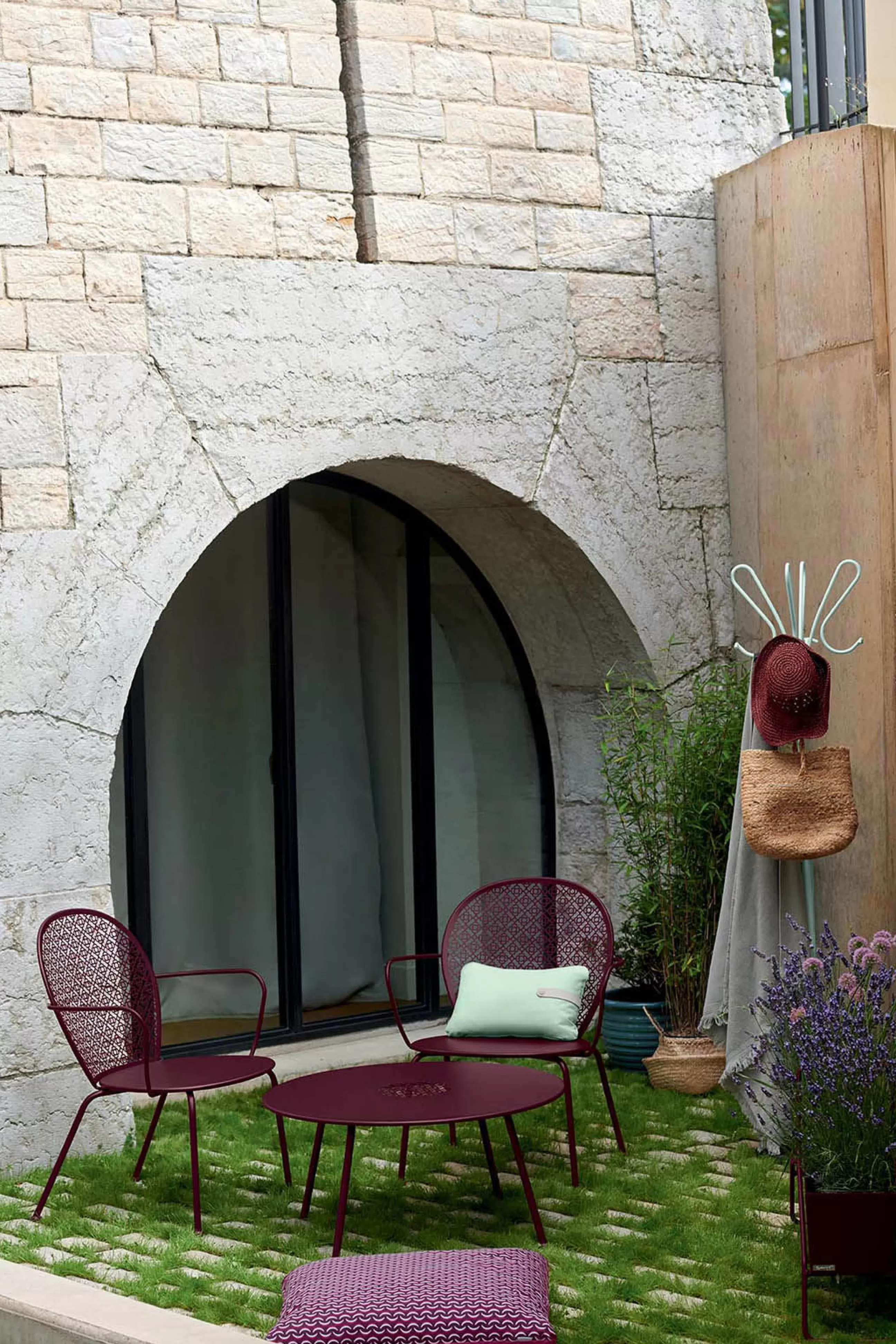 Fauteuils De Jardin>Fermob Fauteuil Bas Lorette Metal Rouge / Metal Perfore - Cerise Noire