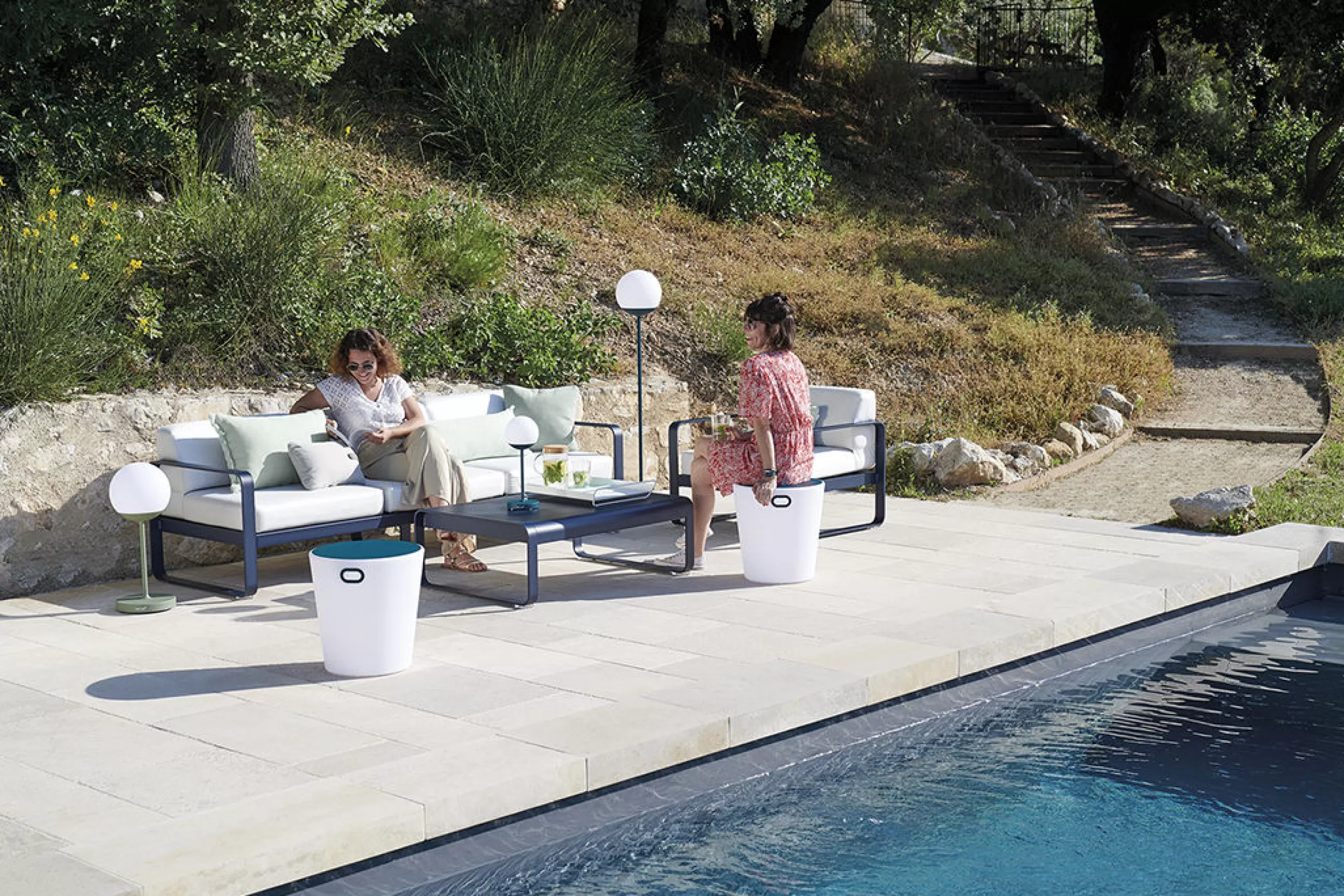 Fauteuils De Jardin>Fermob Fauteuil Rembourre Bellevie Lounge Metal Tissu Blanc Rouge / Tissu Blanc Grise - Blanc Grise - Cerise Noire