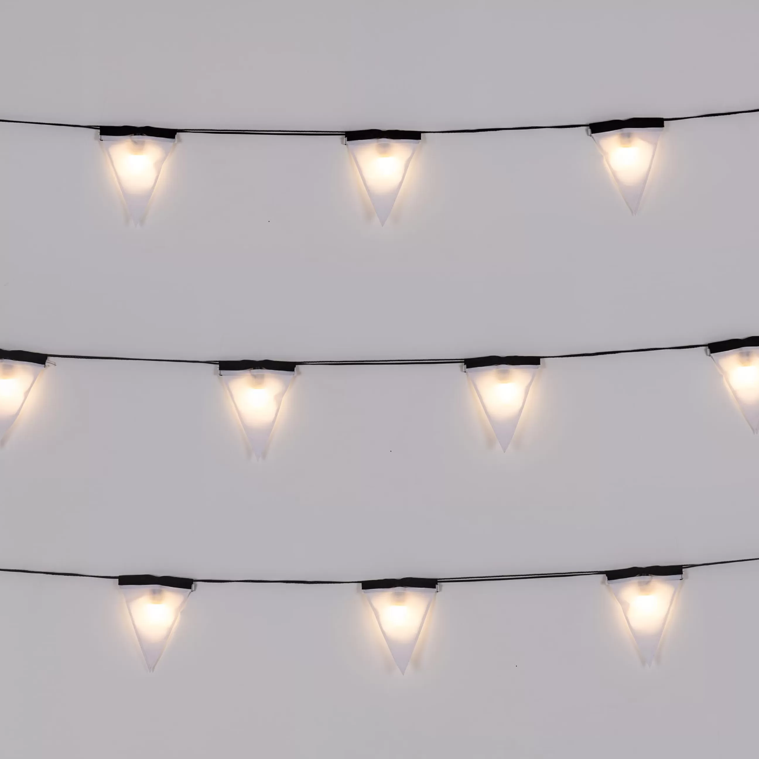 Mobilier Et Objets Lumineux>Seletti Guirlande Lumineuse Exterieur Sagra Led Tissu Blanc Noir 14 Metres - 16 Fanions Tissu - Blanc - Noir