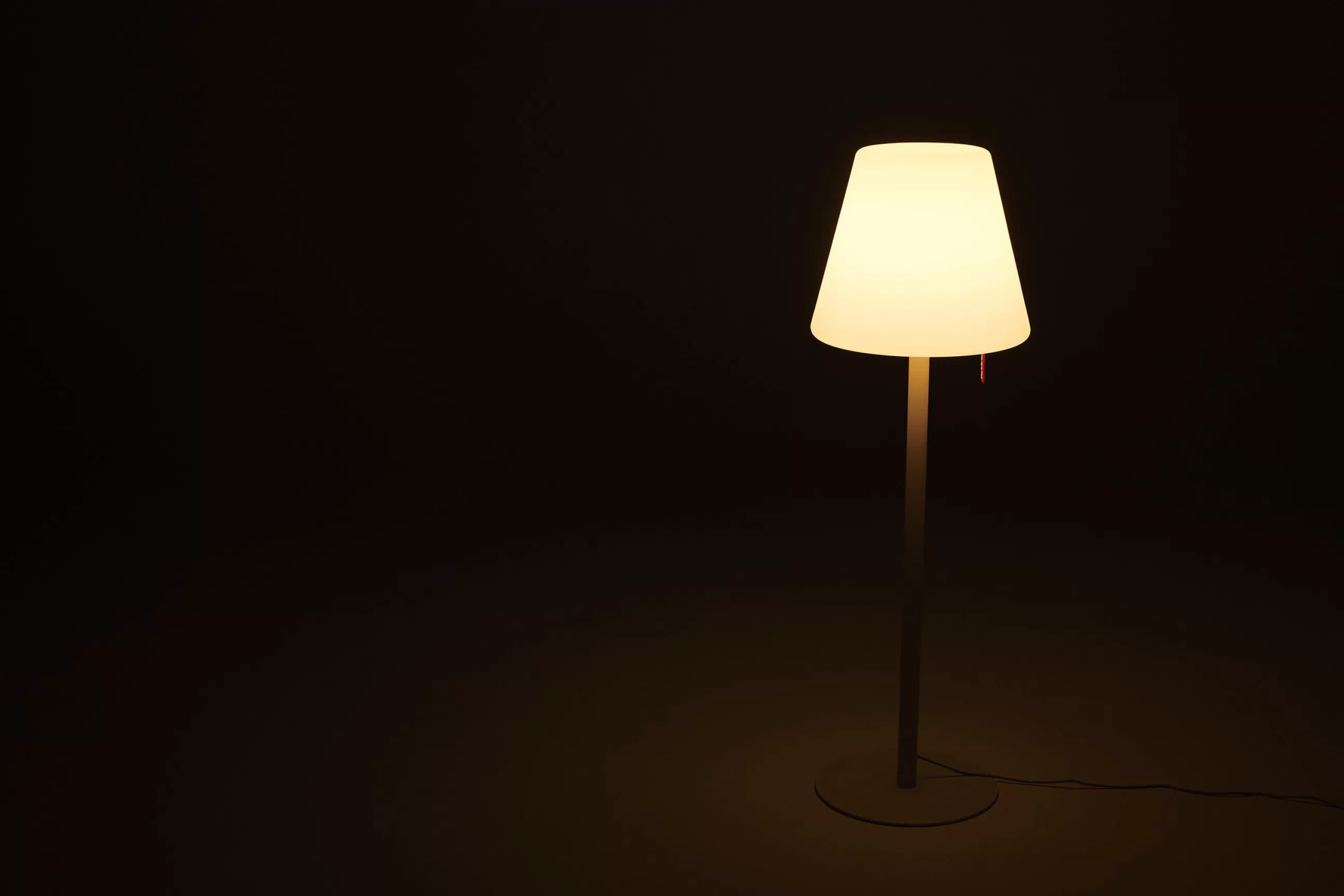 Luminaires D'extérieur>Fatboy Lampadaire D'extérieur Edison The Giant Metal Plastique Beige Plastique & Metal Beige / H 182 Cm - Led - Beige Sable - Blanc