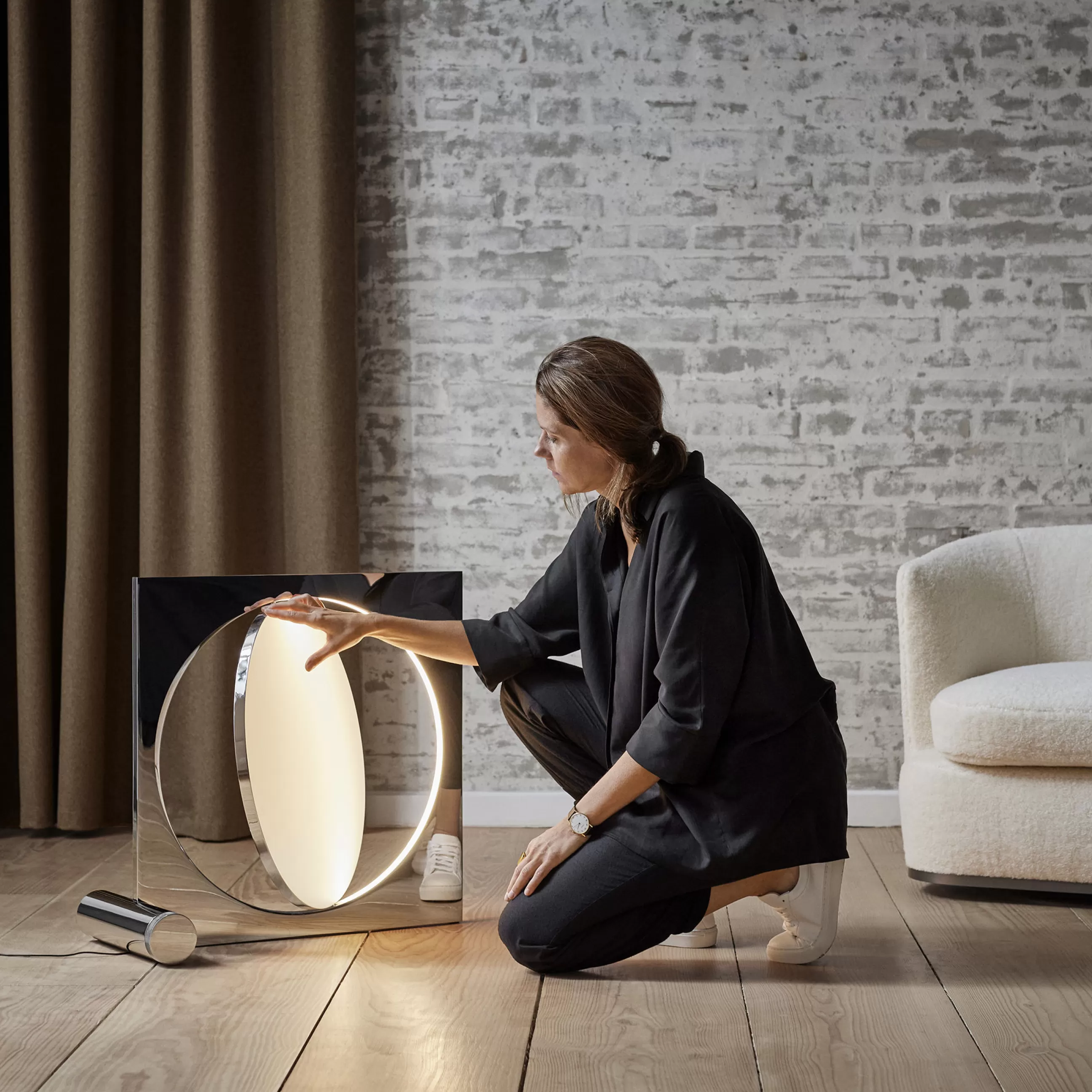 Lampes De Sol>Louis Poulsen Lampe A Poser Moonsetter Led Metal / L 64 X H 60 Cm - Edition Limitee - Blanc - Chrome