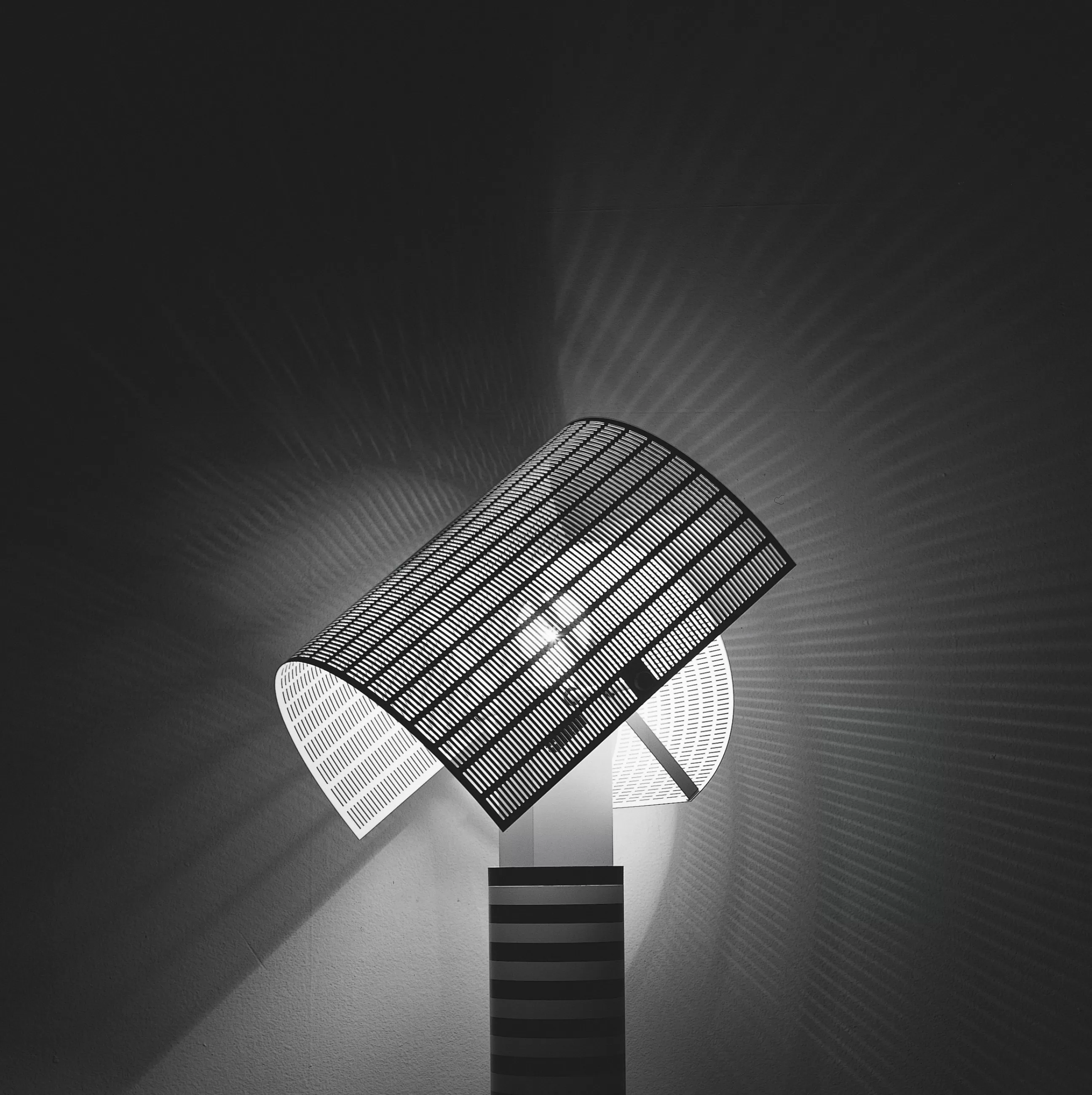 Luminaires Iconiques>Artemide Lampe De Table Masters' Pieces - Shogun Metal Blanc Noir / 1986 - Blanc - Noir