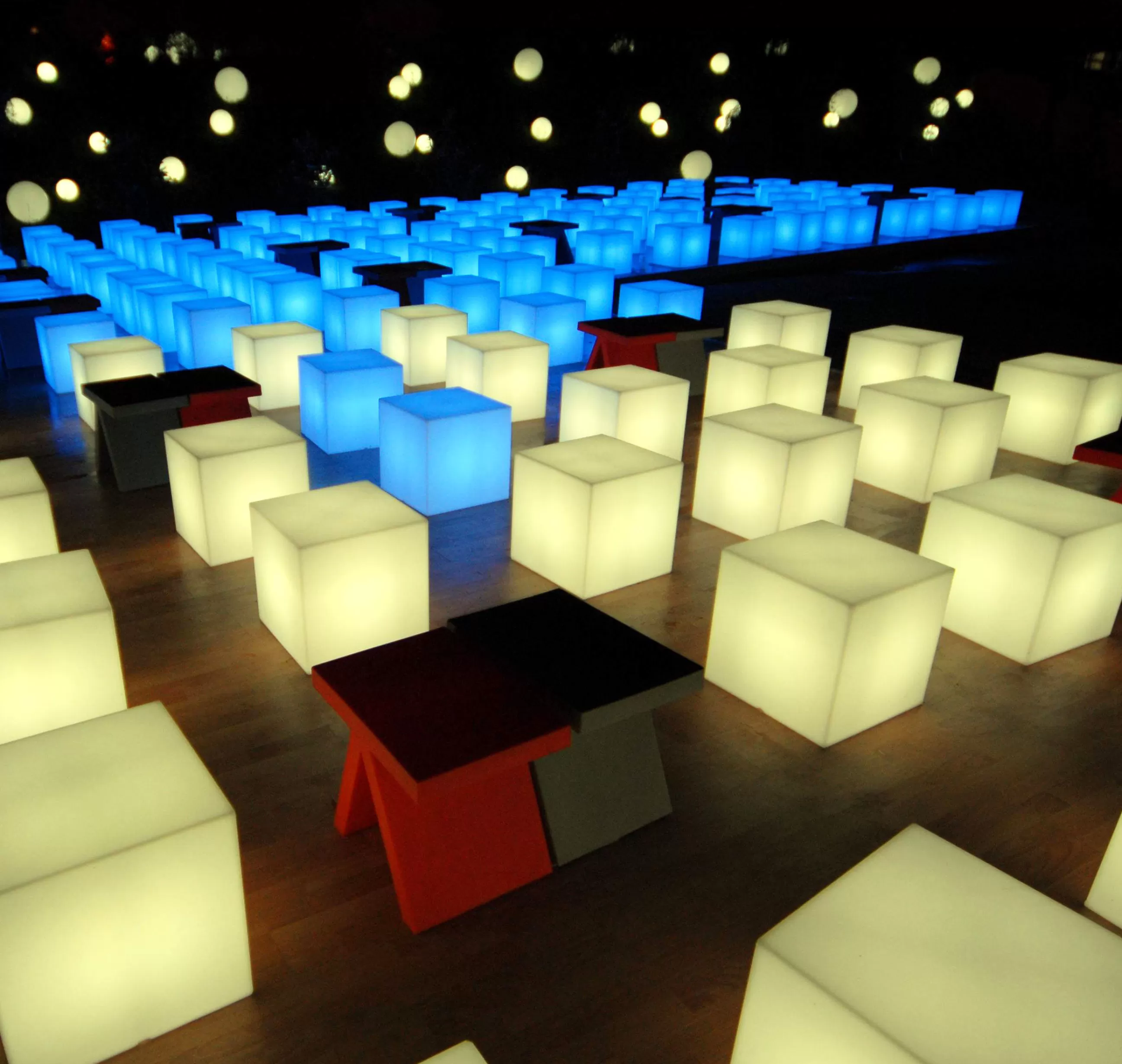 Luminaires D'extérieur>Slide Lampe Exterieur Sans Fil Rechargeable Cubo Led Rgb Plastique / Tabouret Lumineux - Blanc