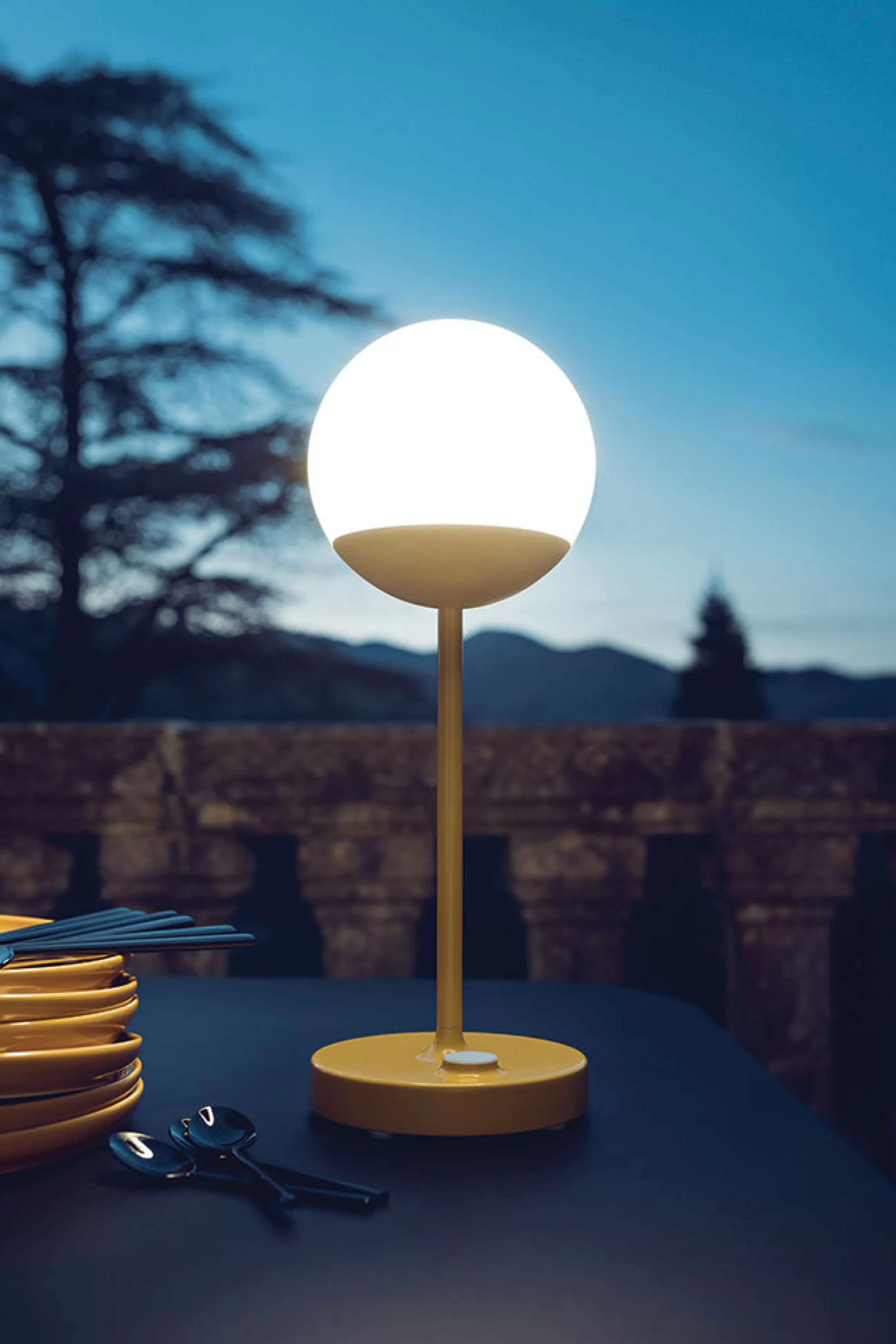 Luminaires D'extérieur>Fermob Lampe Exterieur Sans Fil Rechargeable Mooon! Led Metal Plastique Jaune / H 41 Cm - Usb - Miel