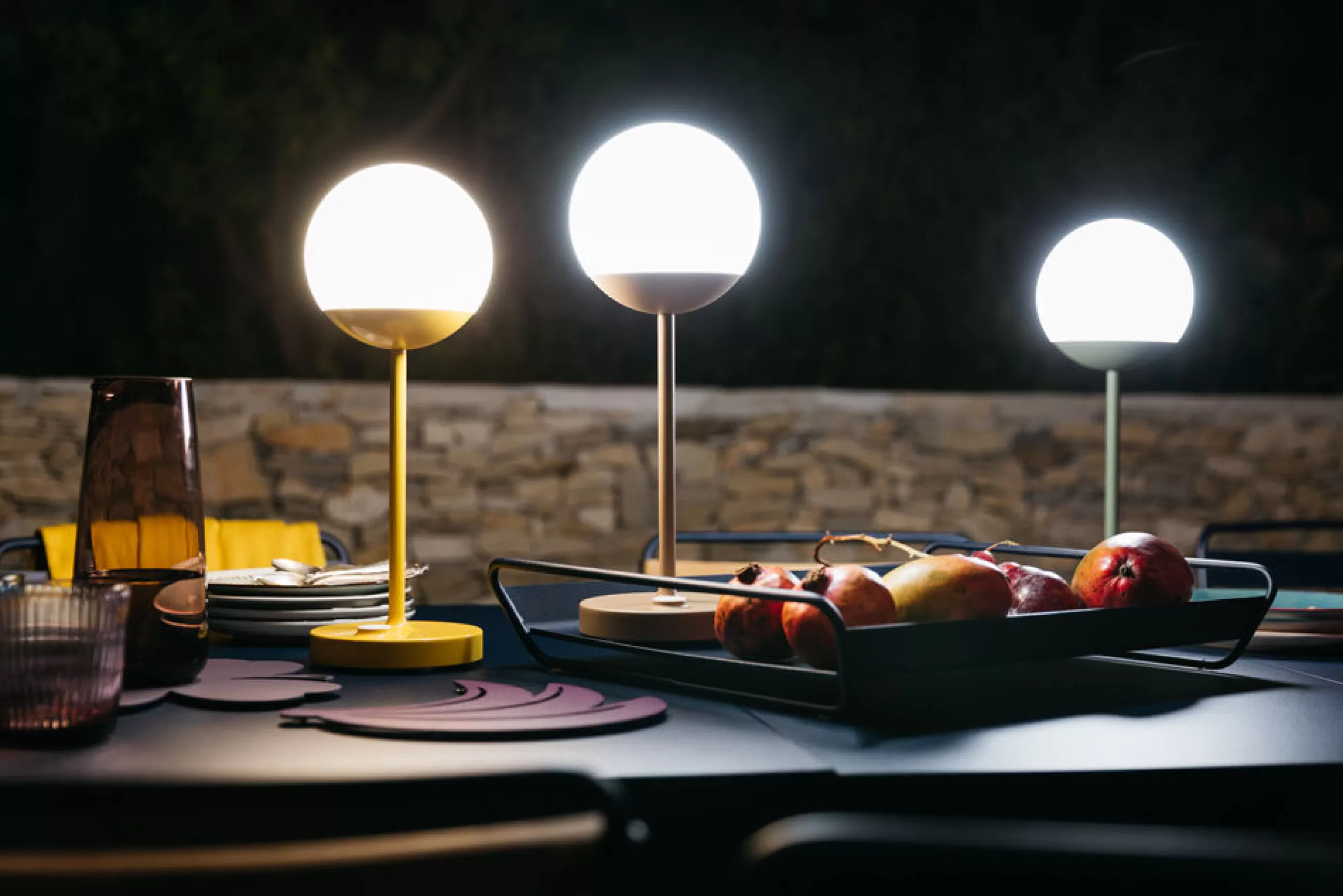 Luminaires D'extérieur>Fermob Lampe Exterieur Sans Fil Rechargeable Mooon! Led Metal Plastique Jaune / H 41 Cm - Usb - Miel