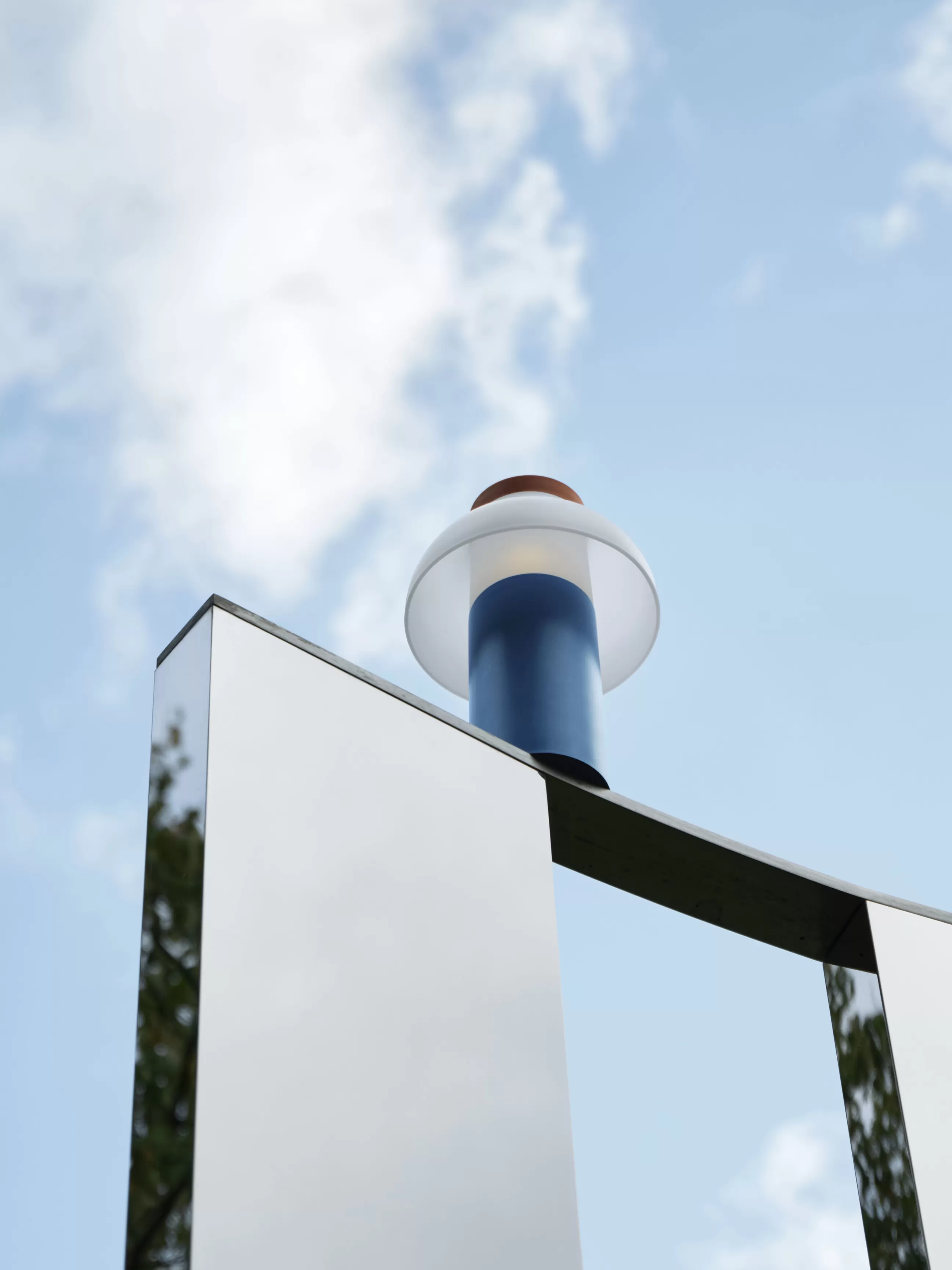 Luminaires D'extérieur>Hay Lampe Exterieur Sans Fil Rechargeable Pc Portable Plastique Bleu Plastique Multicolore/ Pour L'Exterieur -Usb - Blanc - Bleu Ciel - Terrazzo