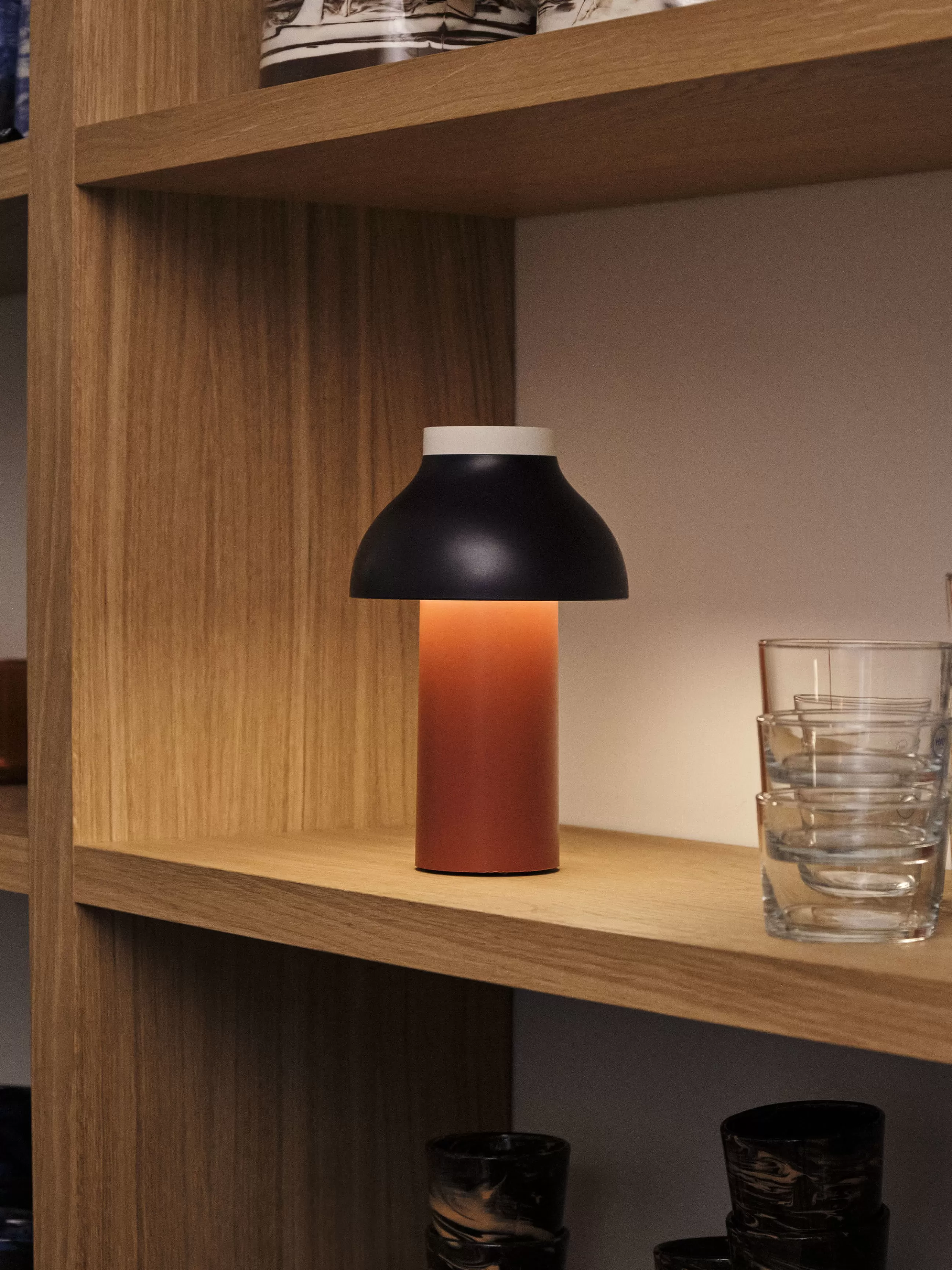 Lampes Sans Fil>Hay Lampe Exterieur Sans Fil Rechargeable Pc Portable Plastique Rouge Plastique Multicolore/ Pour L'Exterieur - Usb - Blanc Casse - Bleu Marine - Rouge Fonce
