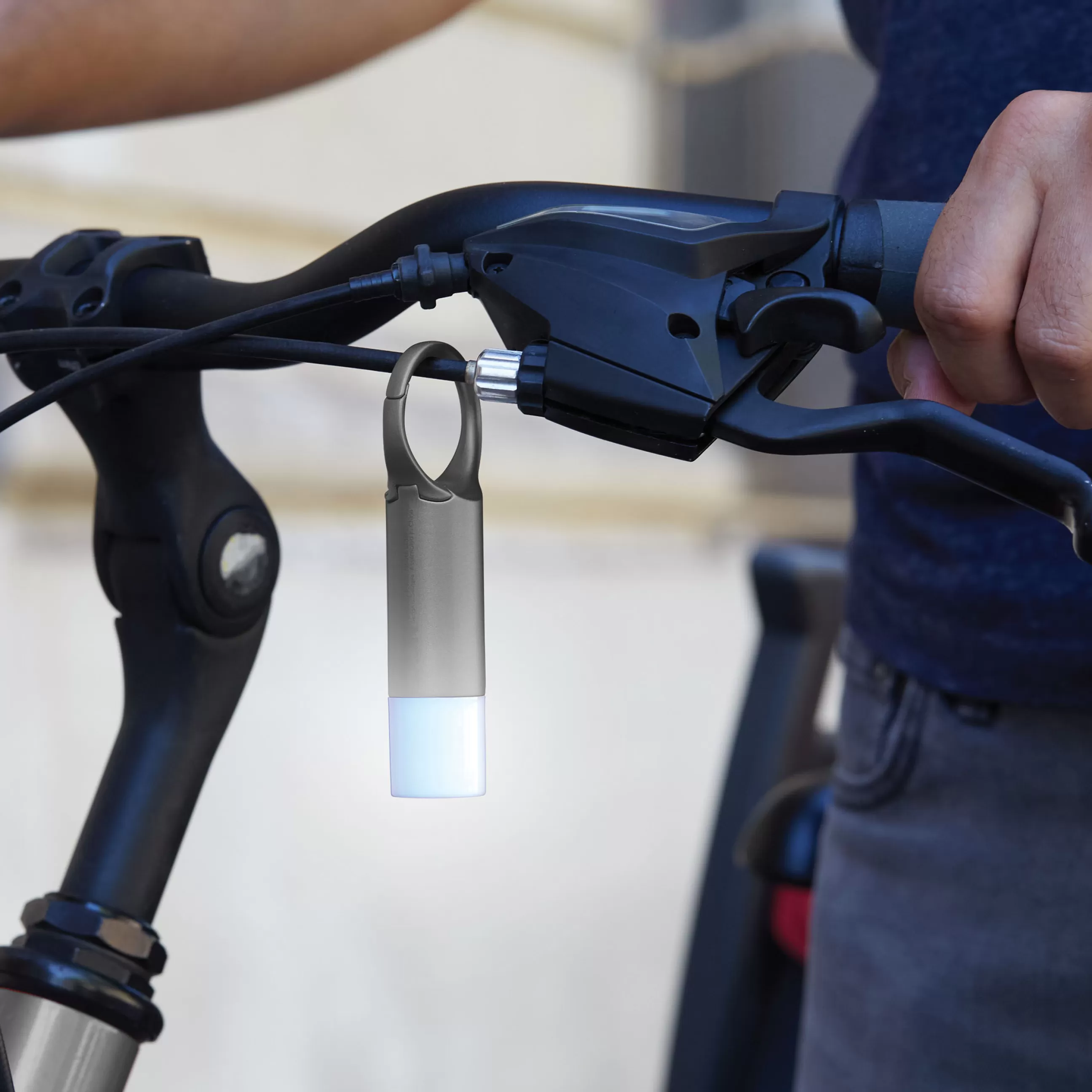 Objets Connectes Accessoires High Tech>Lexon Lampe Led De Signalisation Nomaday Flash Metal / Mousqueton - Lumiere Visible Jusqu’A 200M / Recharge Usb - Metal Gun