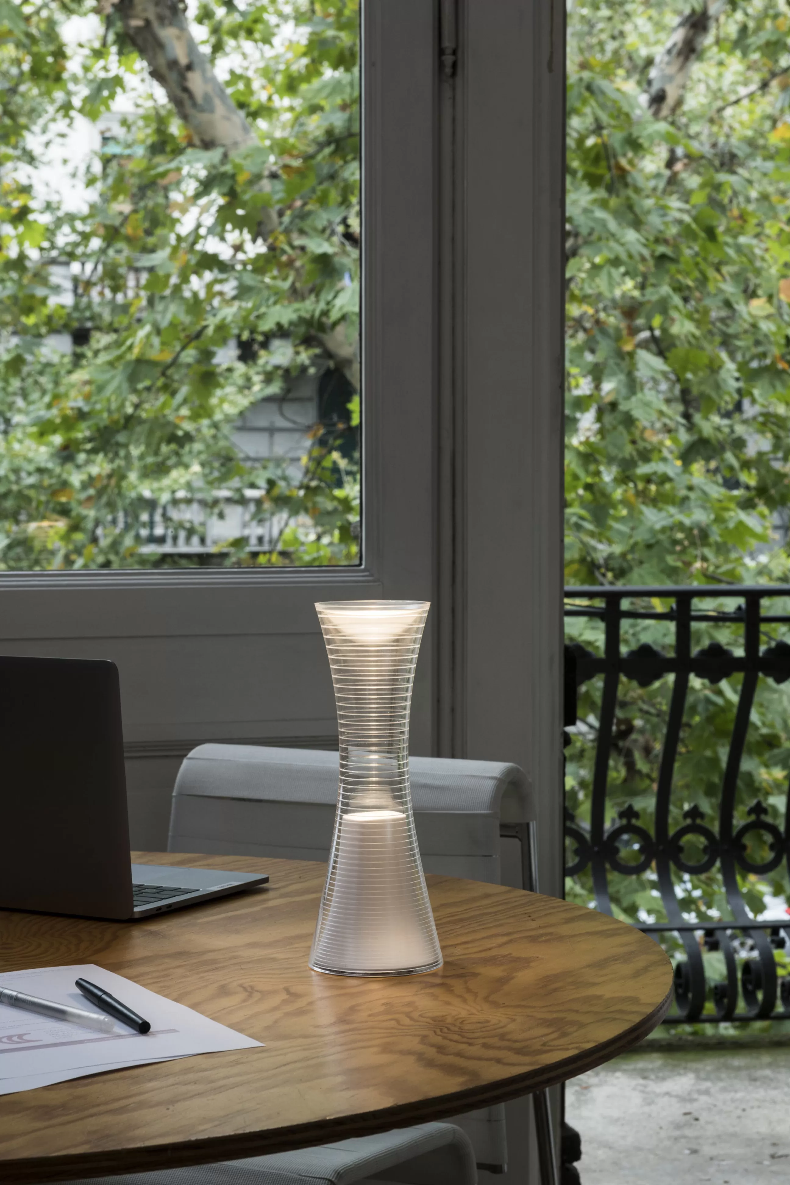 Led>Artemide Lampe Sans Fil Rechargeable Come Together Plastique Blanc Transparent / Led - Blanc - Transparent