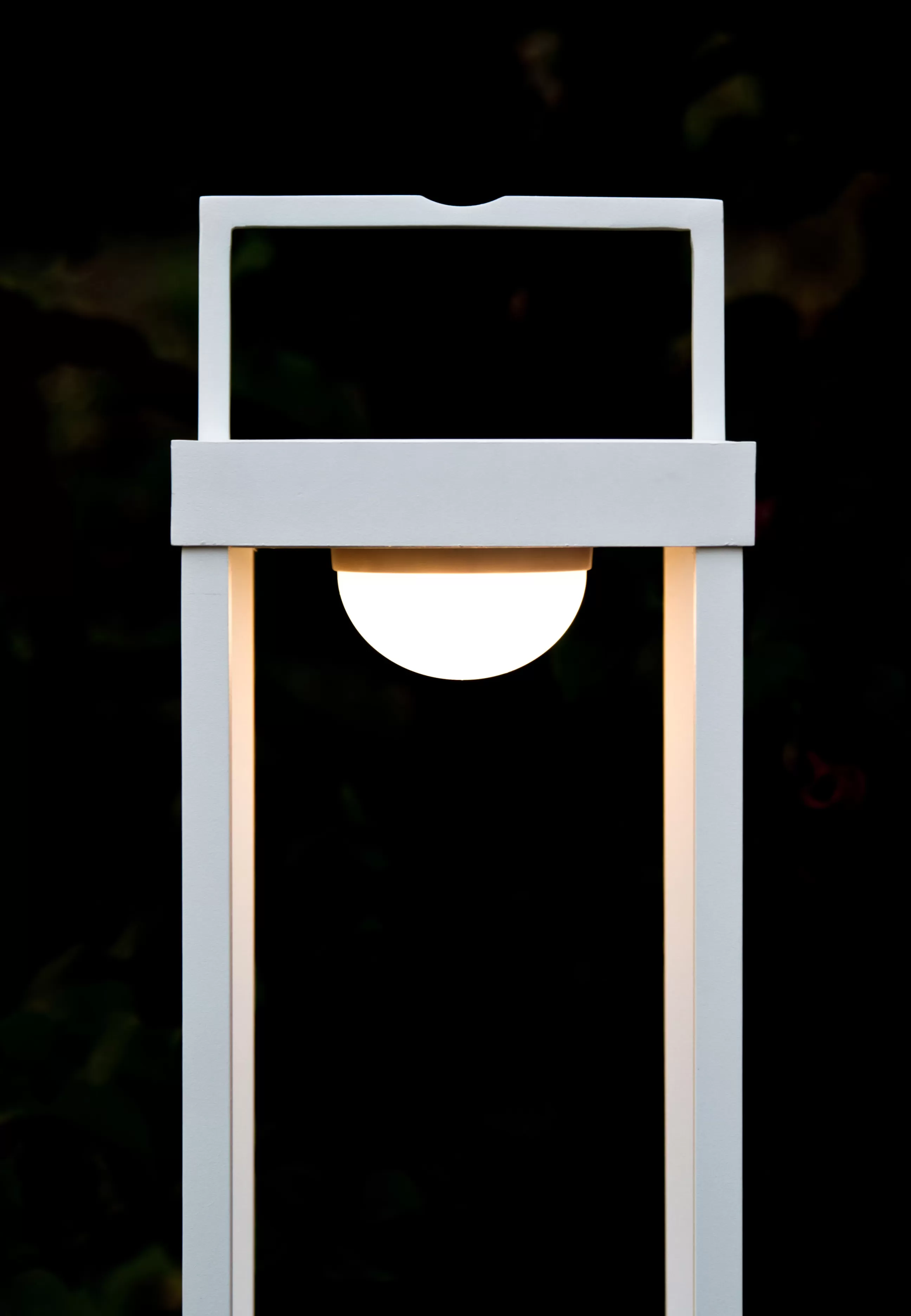 Lampes Sans Fil>Maiori Lampe Solaire D'extérieur La Lampe Parc M Metal Verreled / Hybride & Connectee - Dock Usb - H 40 Cm - Blanc