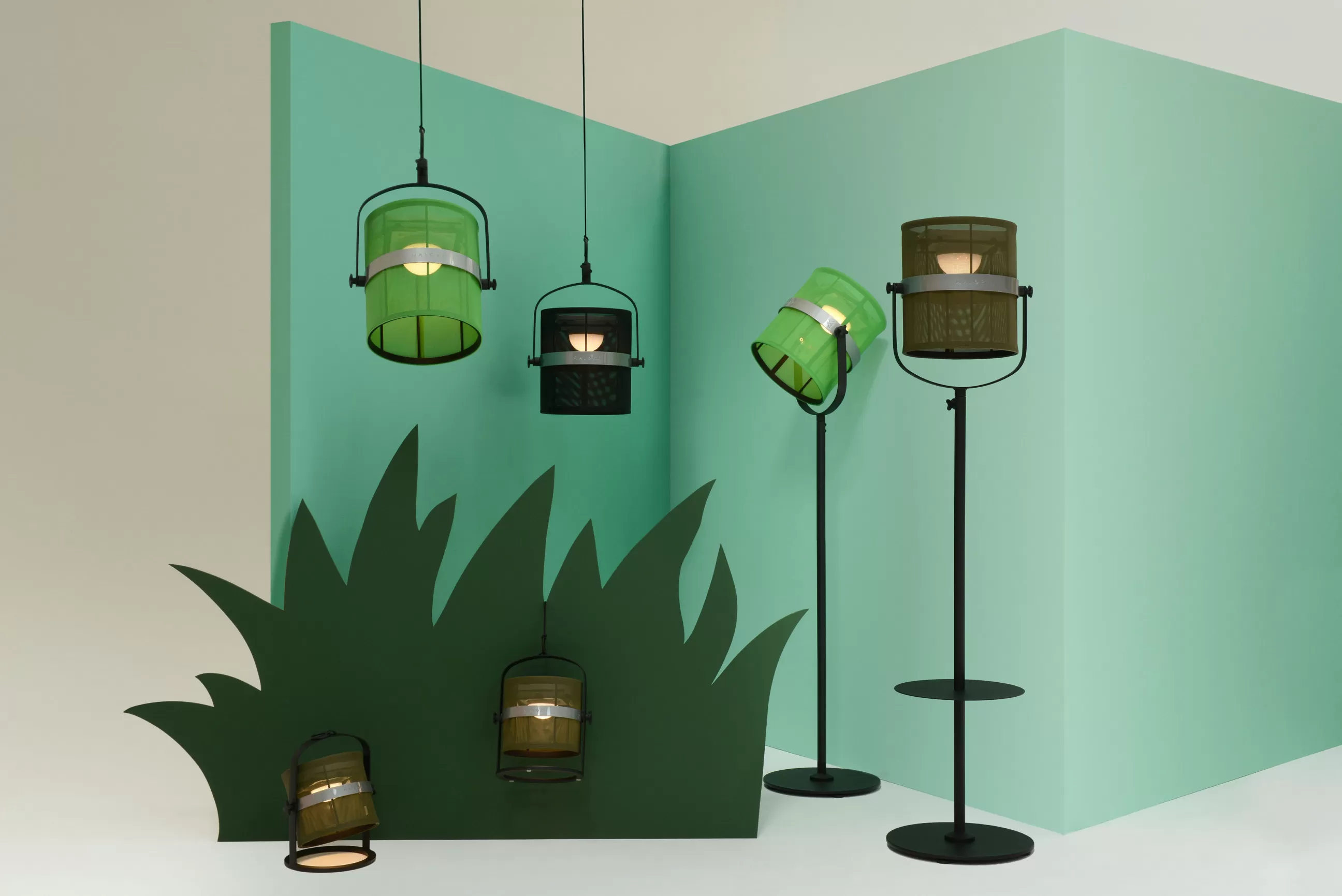 Led>Maiori Lampe Solaire D'extérieur La Lampe Petite Led Metal Tissu Gris Noir Tissu Beife Clair / Hybride & Connectee - Structure Charbon - Charbon - Taupe Clair