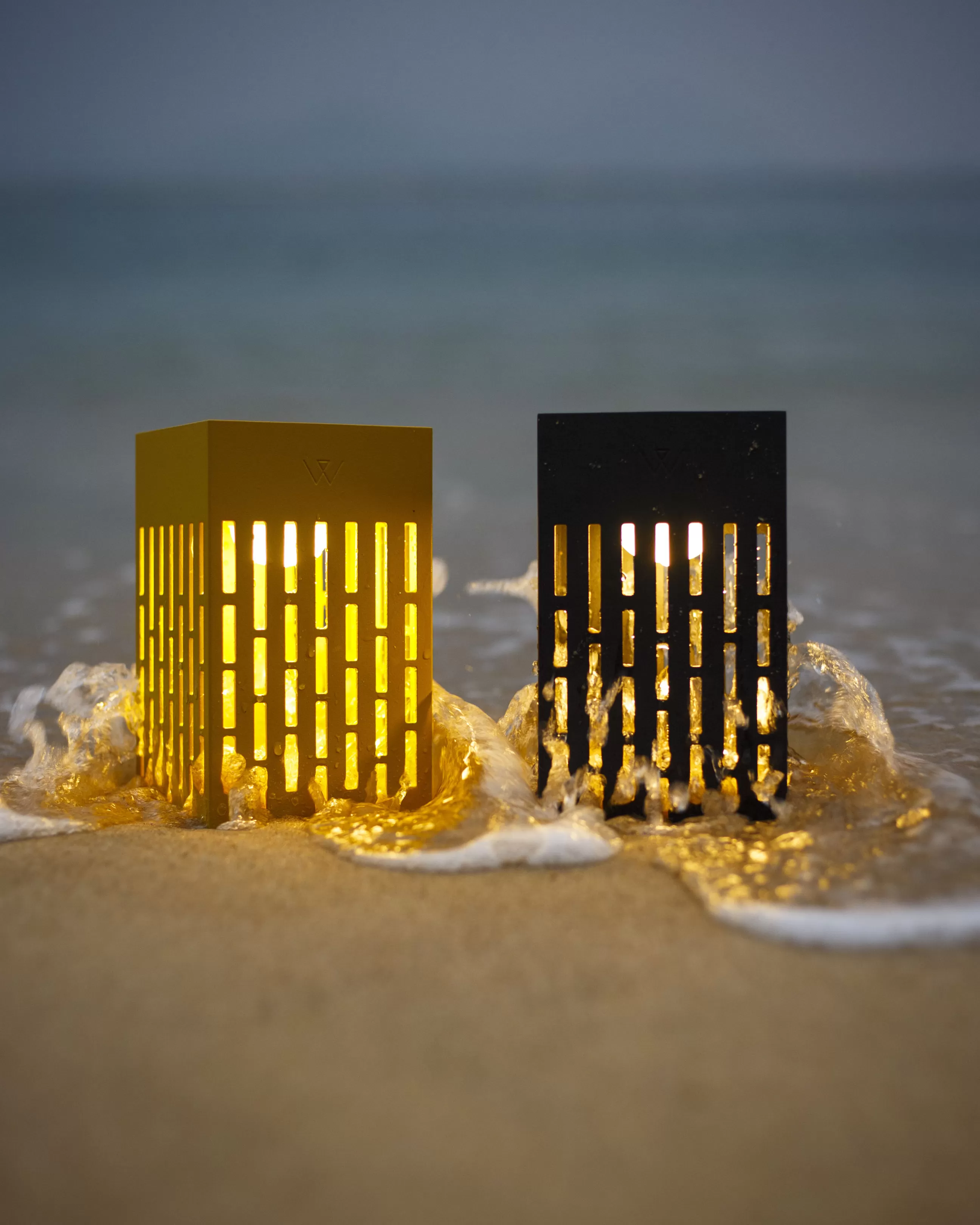 Led>Maiori Lampe Solaire D'extérieur La Lampe Pose 04 Metalmetal/ Led - Hybride & Connectee - Blanc
