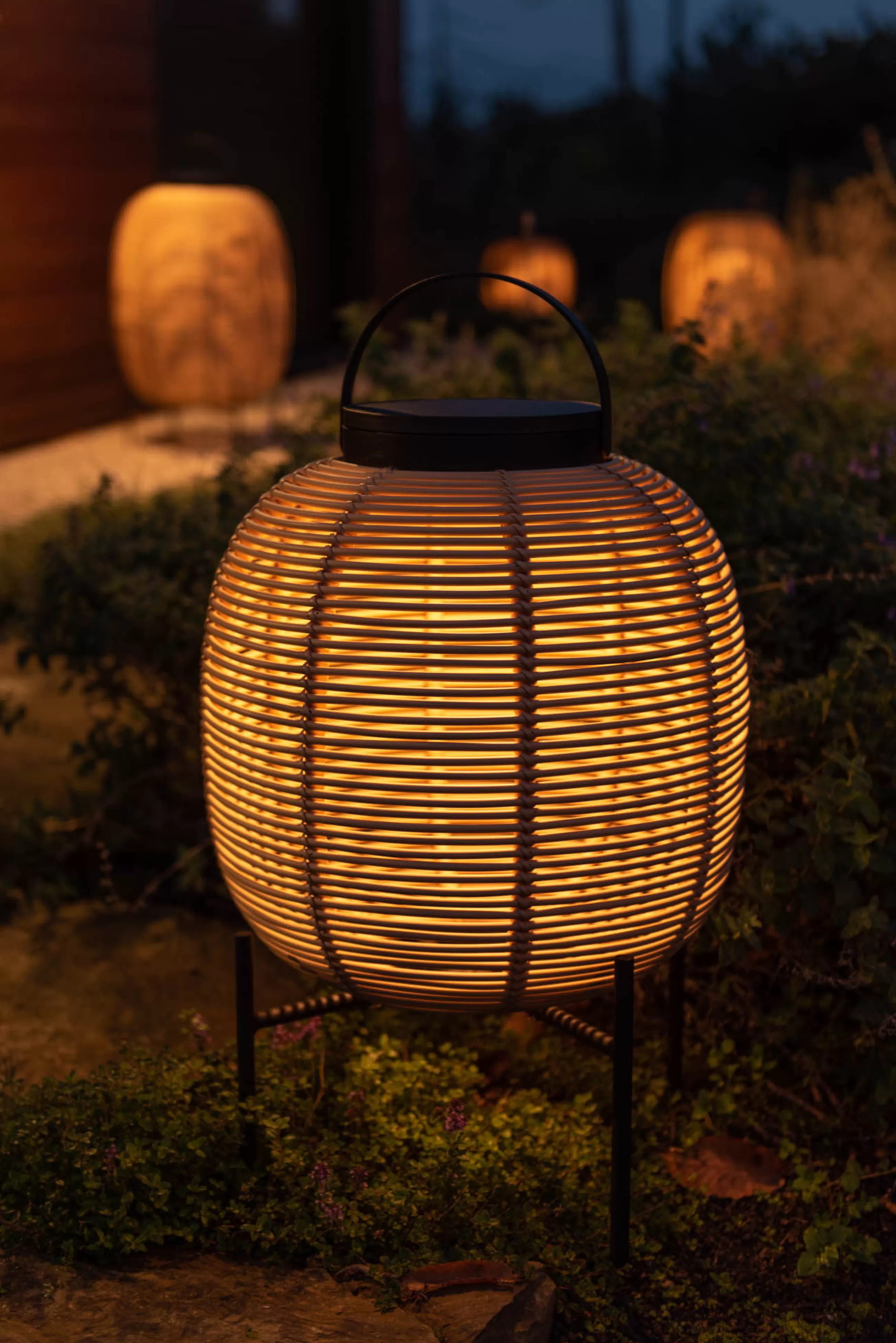 Luminaires D'extérieur>Vincent Sheppard Lampe Solaire D'extérieur Tika Small Plastique Beige / Lanterne Led - Base Acier / H 59 Cm - Camel - Noir