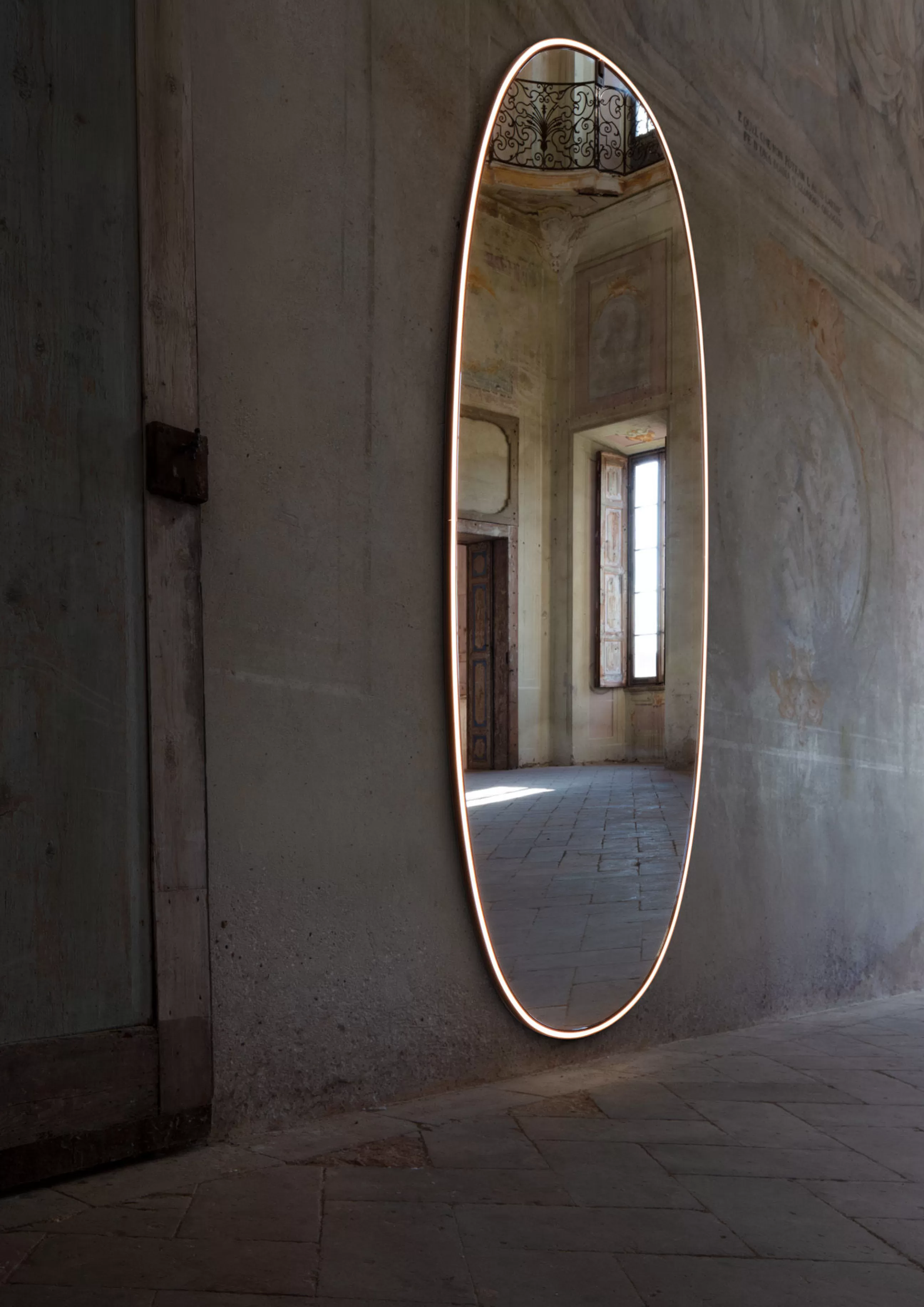 Luminaires De Salle De Bains>Flos Miroir Lumineux La Plus Belle Argent Metal Led / By Starck - H 205 Cm - Aluminium Poli