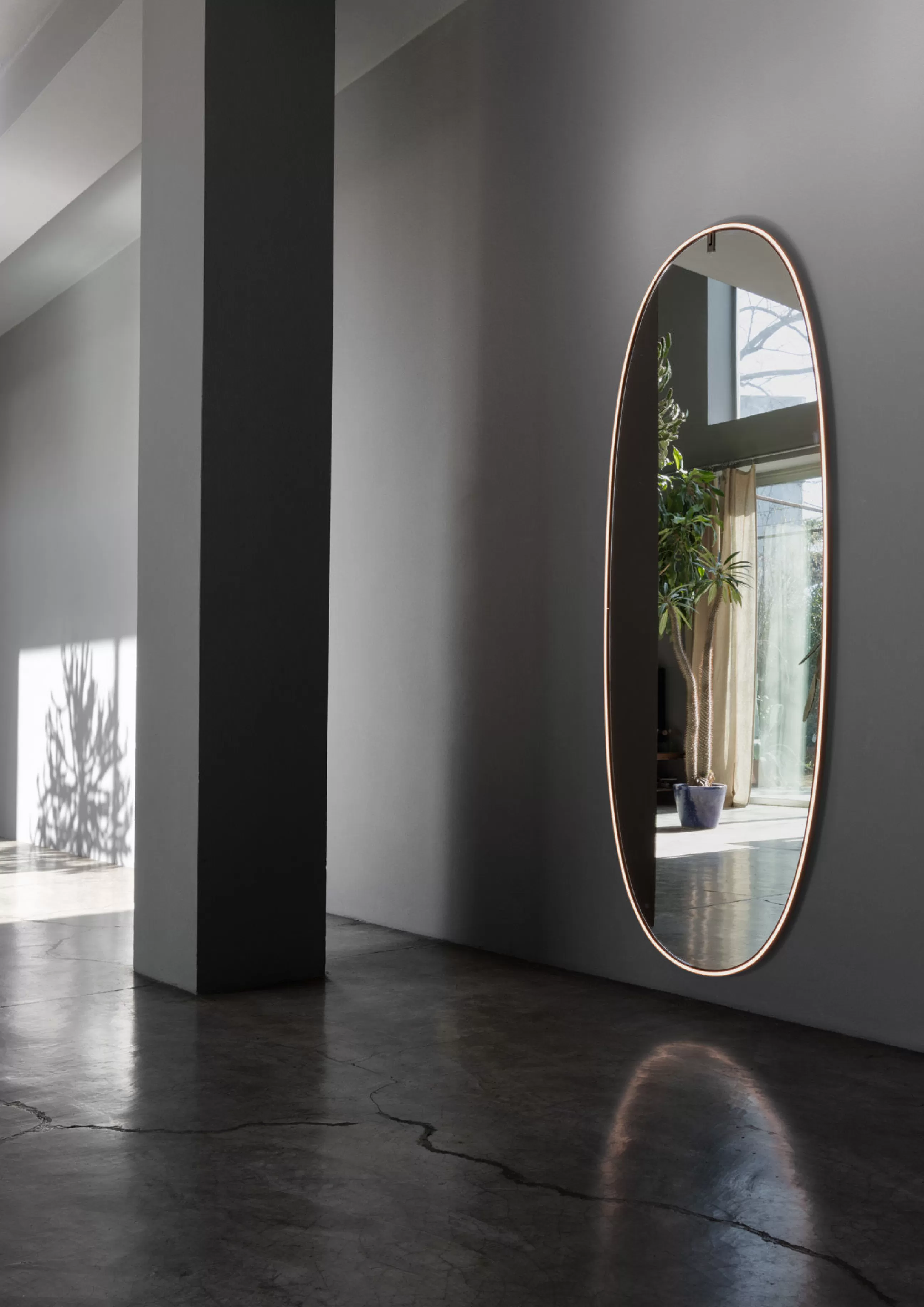 Luminaires De Salle De Bains>Flos Miroir Lumineux La Plus Belle Argent Metal Led / By Starck - H 205 Cm - Aluminium Poli