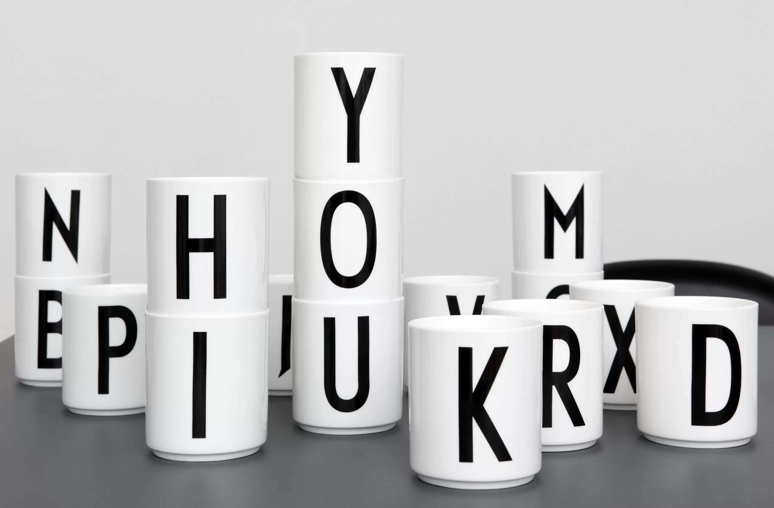 Tasses Et Mugs>Design Letters Mug A-Z Ceramique / Porcelaine - Lettre D - Blanc