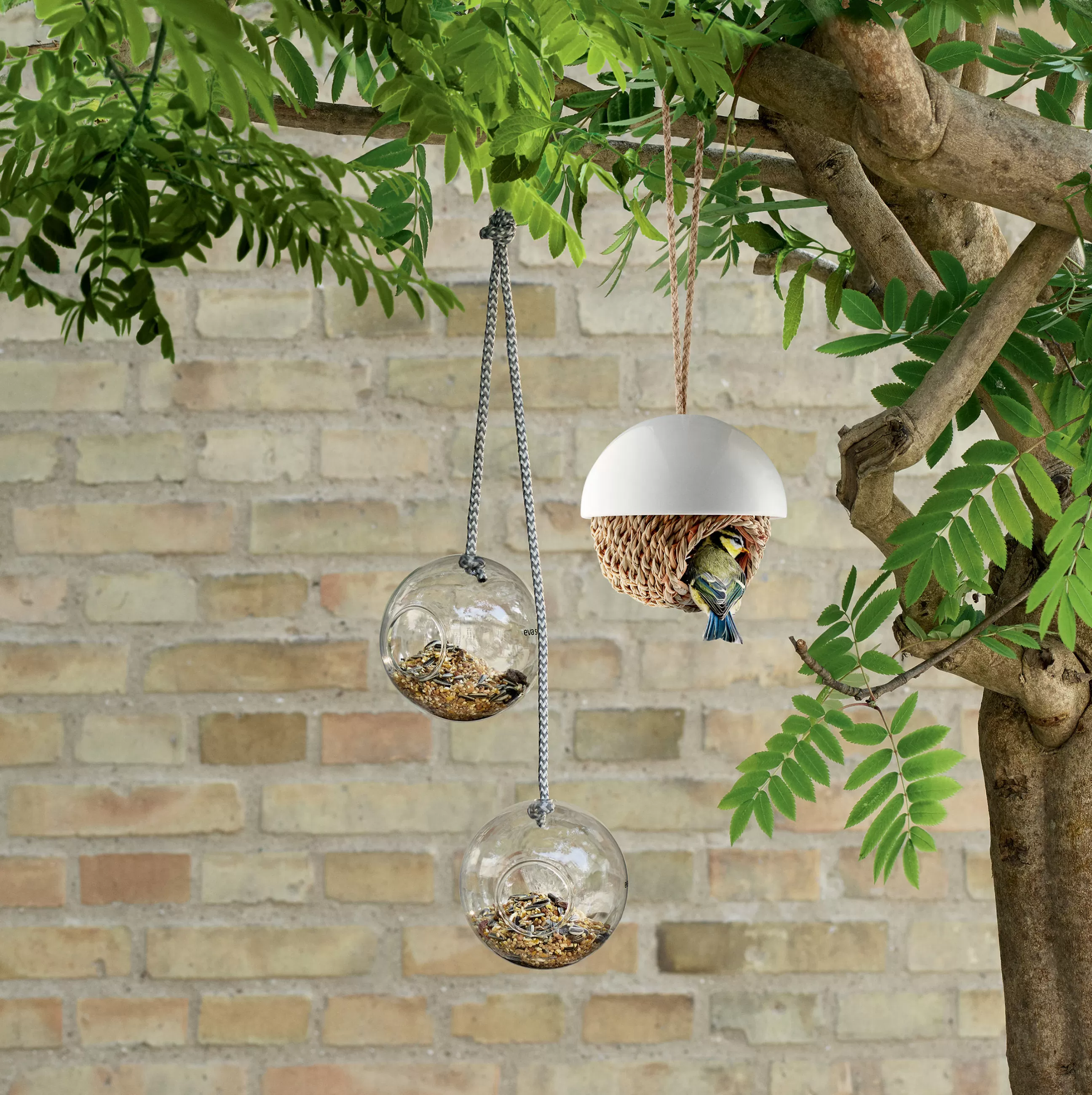 Déco Et Accessoires De Jardin>Eva Solo Nichoir A Oiseaux  Ceramique Fibre Vegetale Blanc Marron / O 13 Cm - Porcelaine & Jonc - Blanc - Naturel