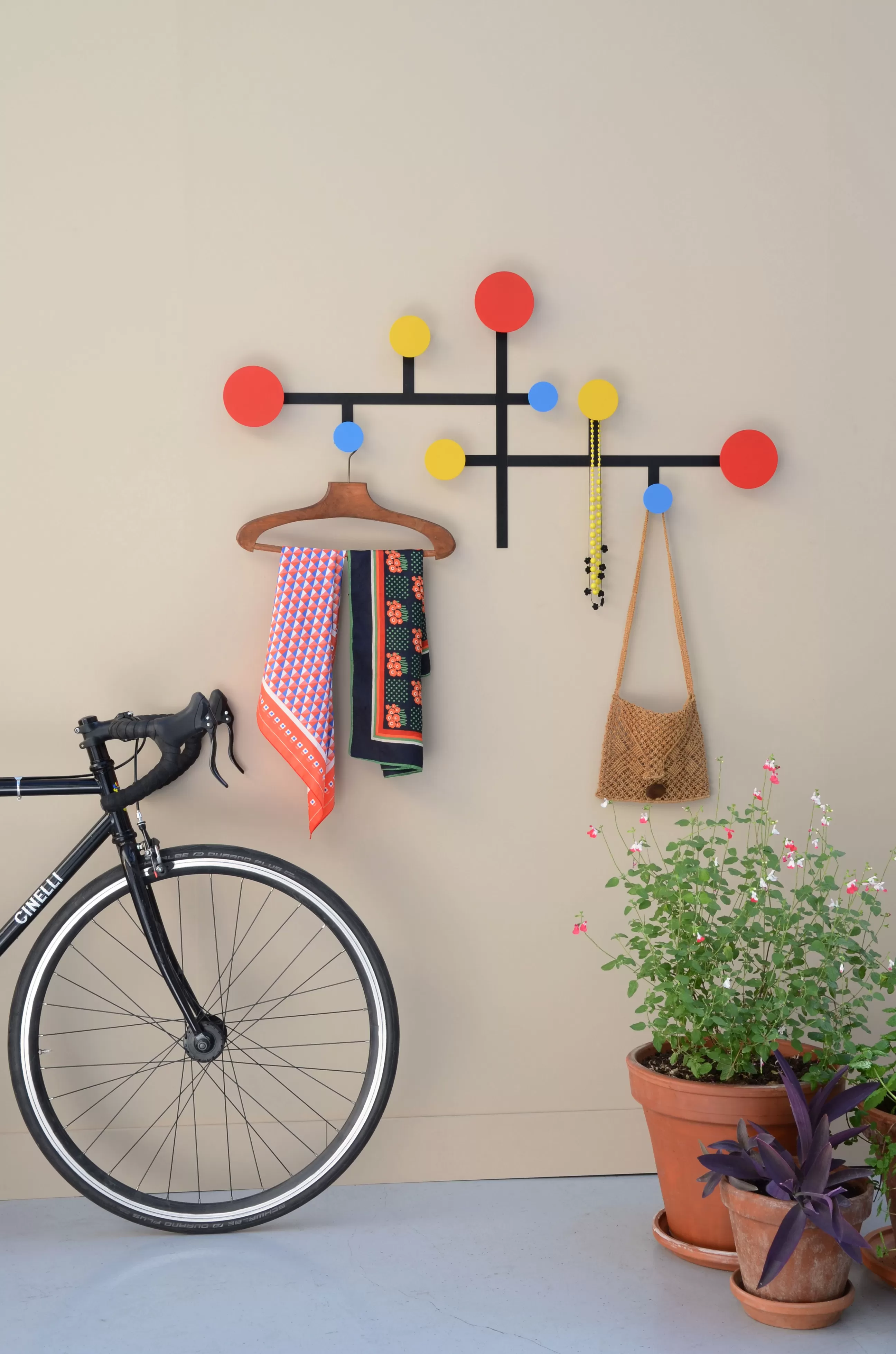 Portemanteaux Patères Portants>Presse citron Portemanteau Mural Piet Metal Multicolore Noir / 9 Patères / Modulable - Bleu - Jaune - Noir - Rouge