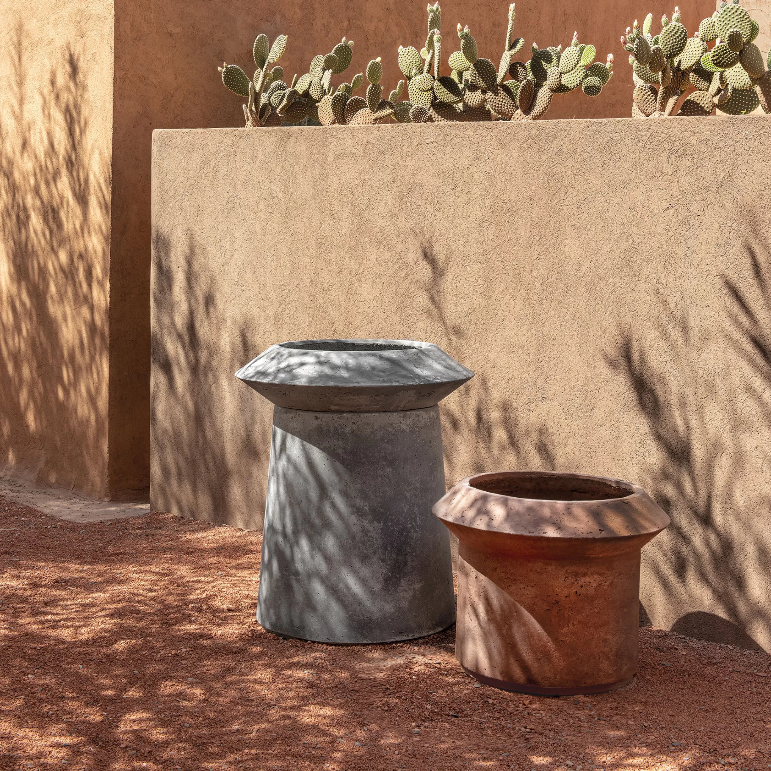 Pots Et Plantes>Ethimo Pot De Fleurs Bulbi Lilium Pierre Rouge Marron / Beton  / O 67 X H 52 Cm - Rouge Brique