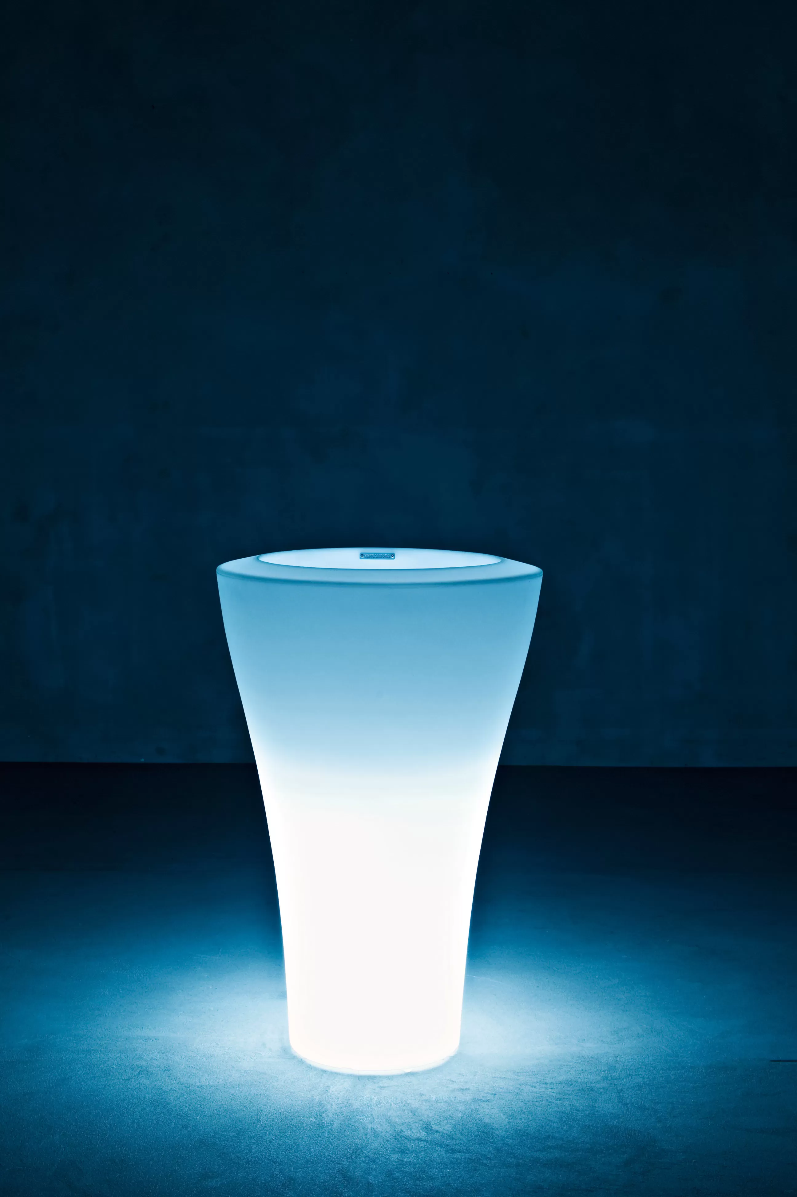 Mobilier Lumineux>Serralunga Pot De Fleurs Lumineux Ming Extra High Plastique H 140 Cm - Blanc