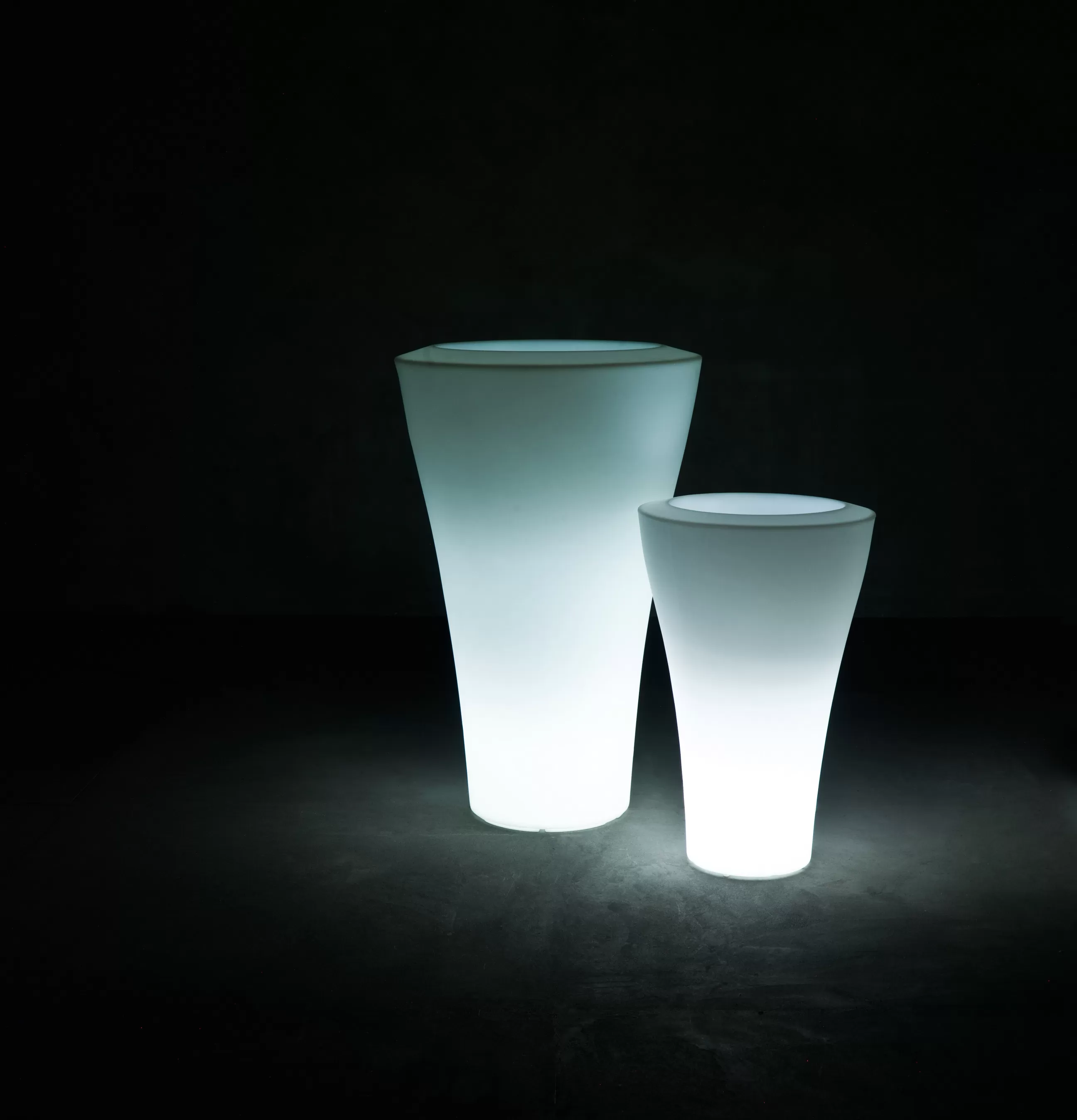 Mobilier Lumineux>Serralunga Pot De Fleurs Lumineux Ming Extra High Plastique H 140 Cm - Blanc