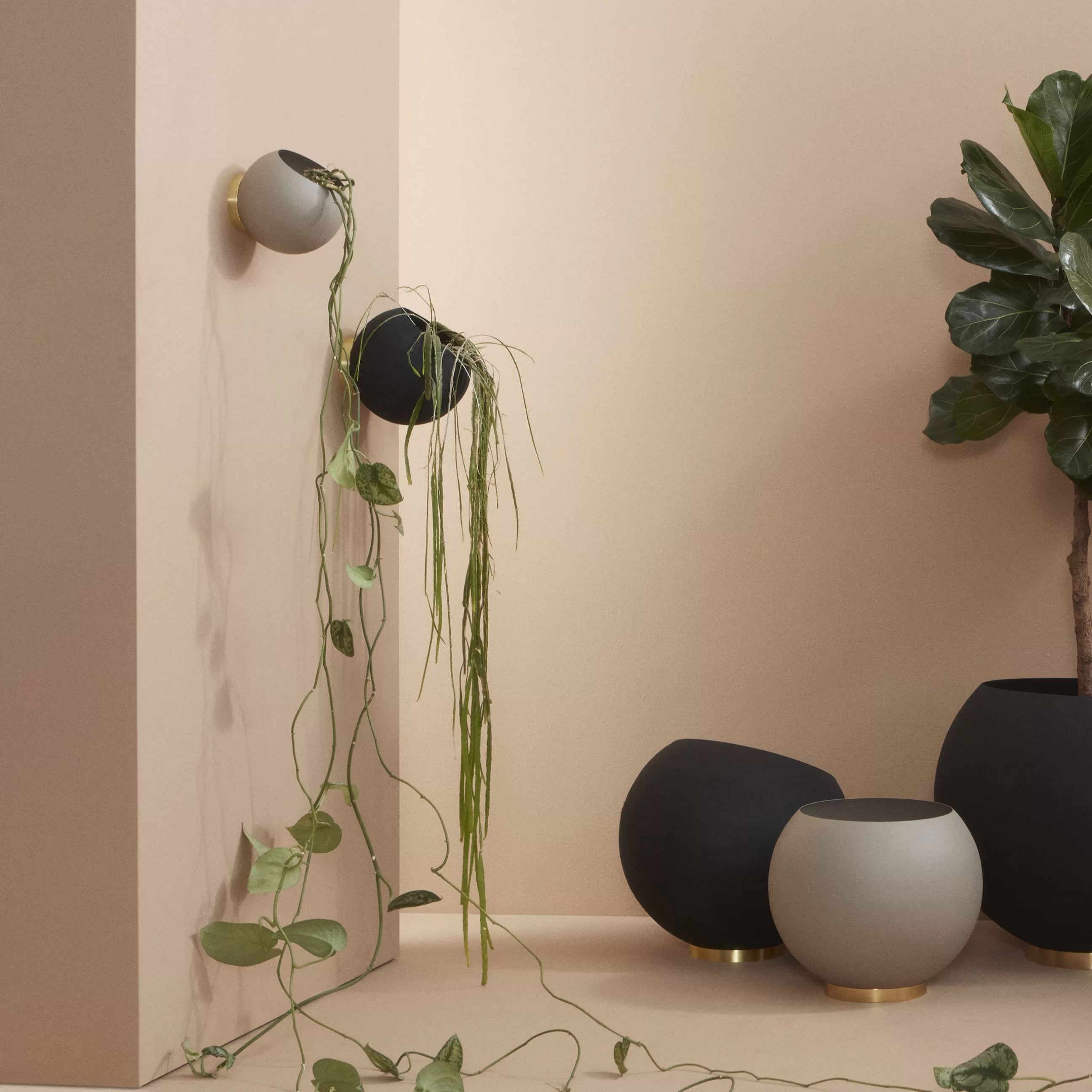 Pots Et Plantes>AYTM Pot De Fleurs Mural Globe Large Metal Beige / O 21 Cm - Metal - Or - Taupe