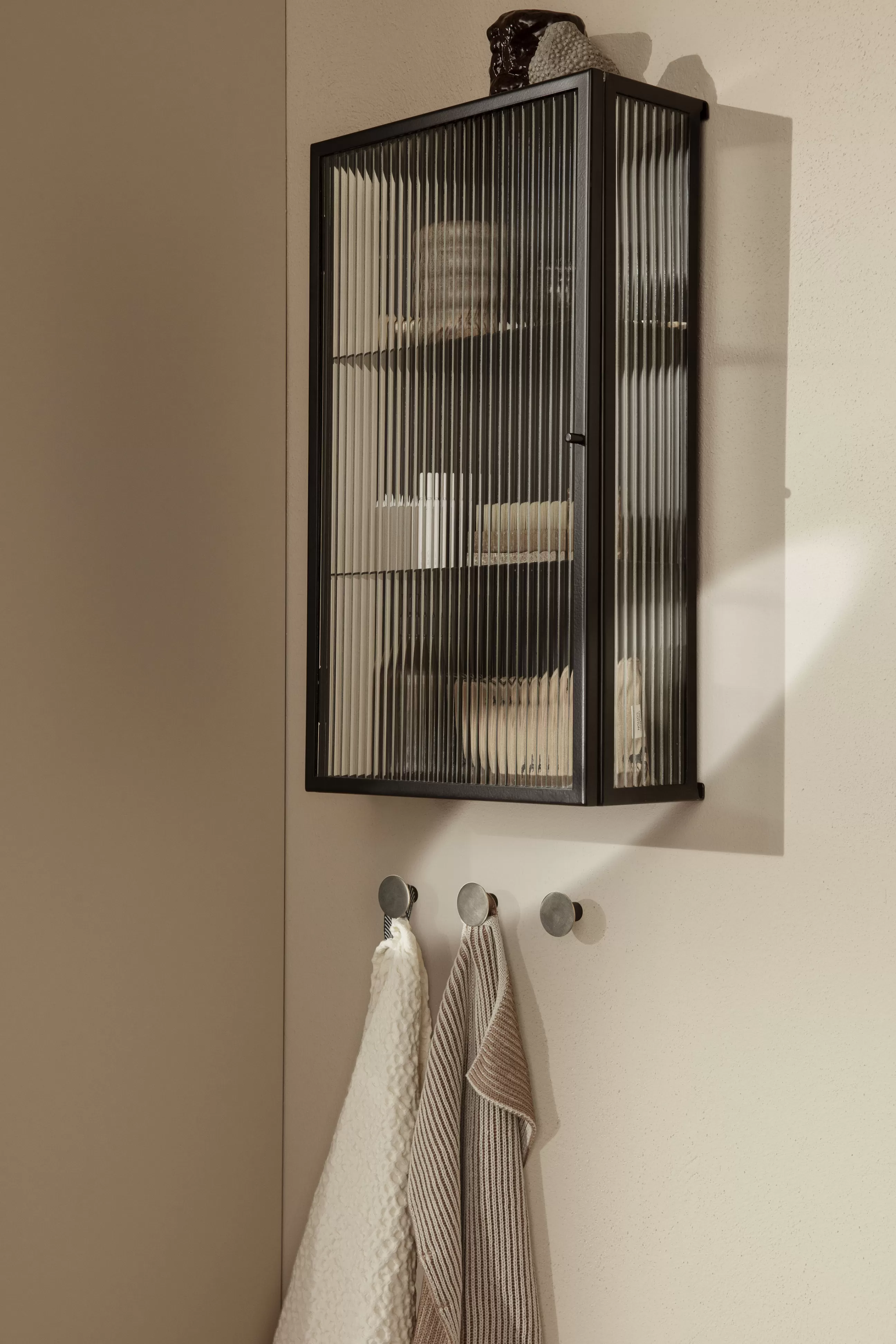 Meubles De Rangement>Ferm Living Rangement Mural Haze Metal Verre Noir / L 35 X H 60 Cm - Verre Cannele - Noir - Translucide