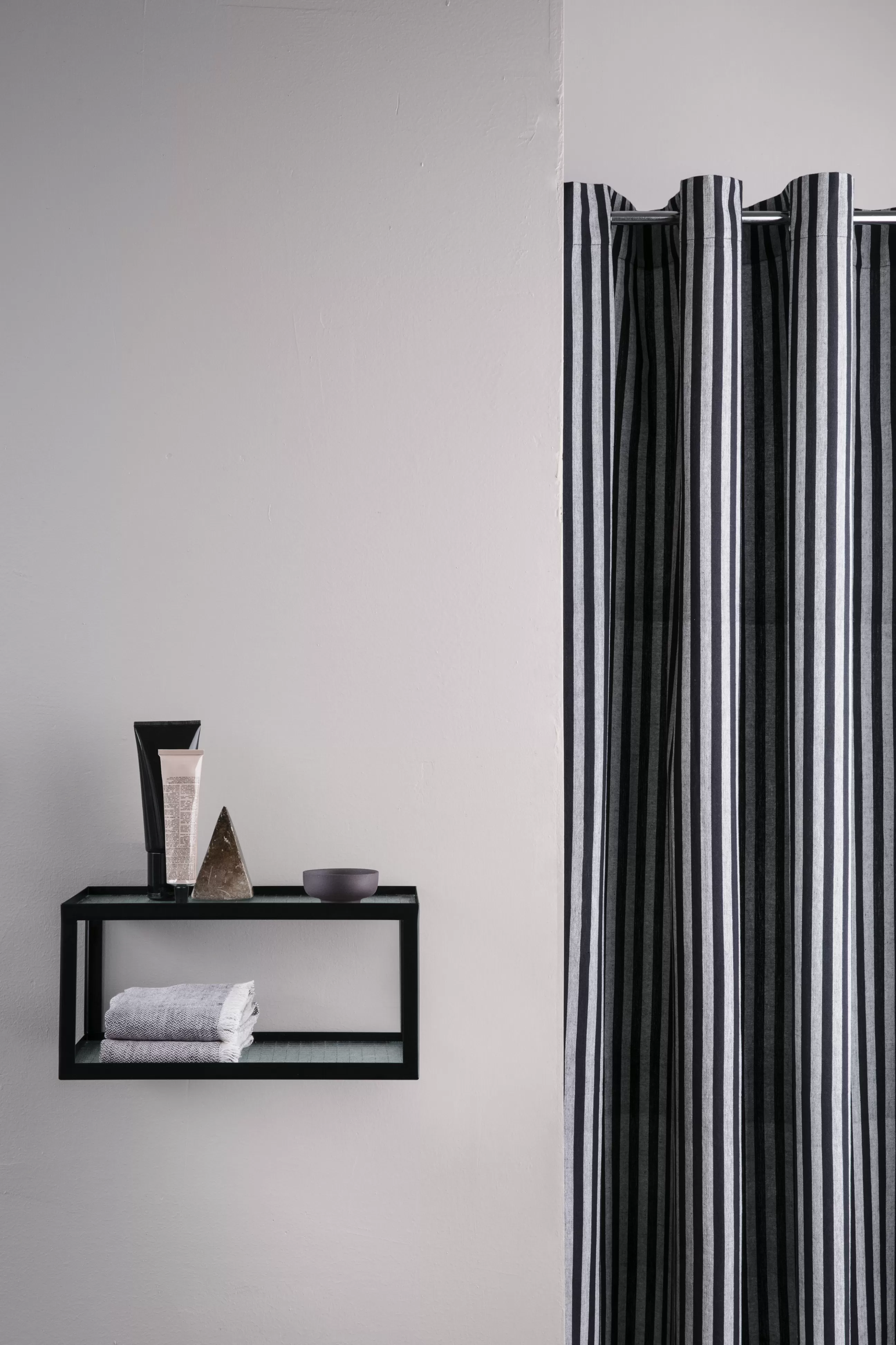 Linge De Bain>Ferm Living Rideau De Douche Chambray Striped Tissu Gris Noir / 160 X H 205 Cm - Coton Enduit - Gris - Noir