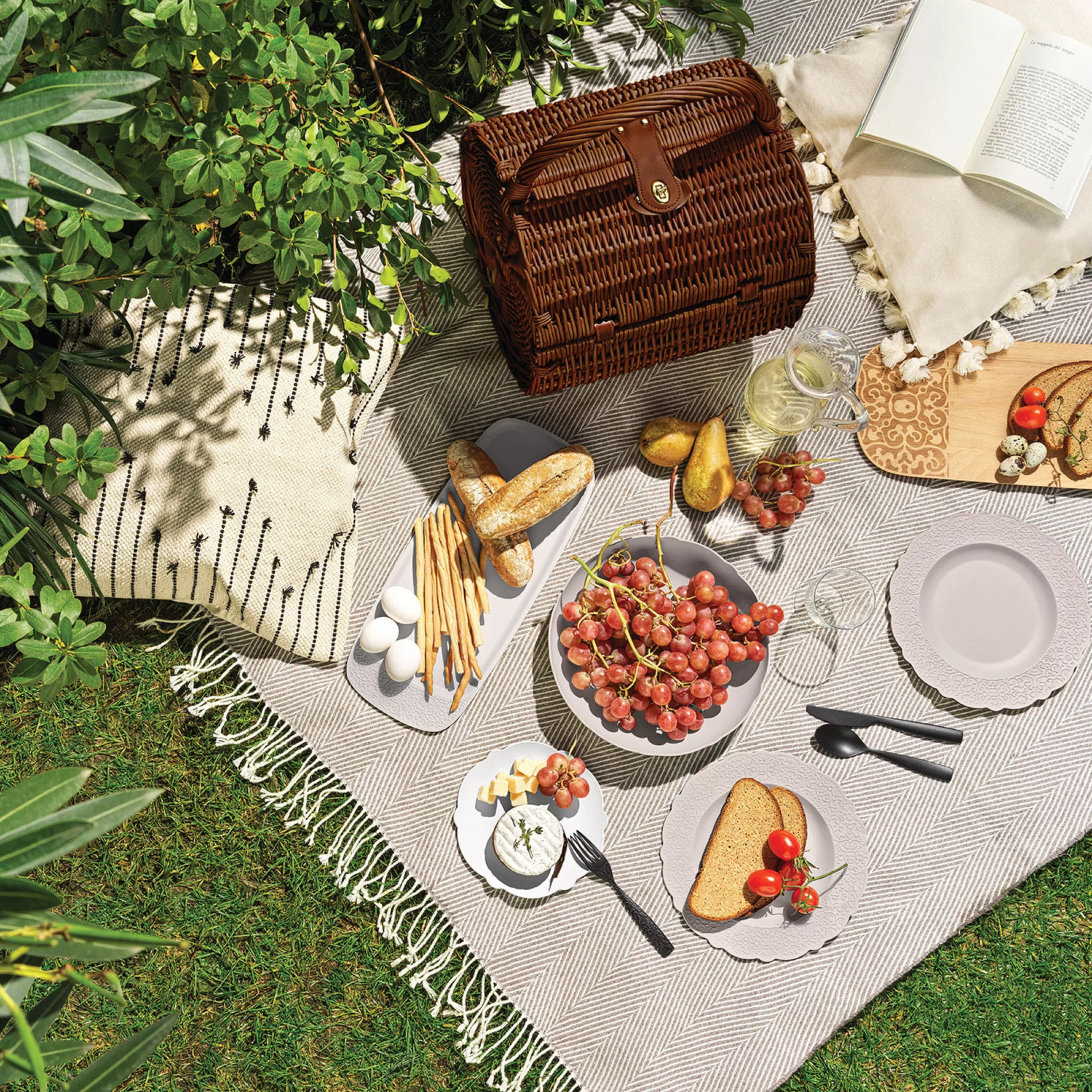 Accessoires Cuisine>Alessi Set A Pique-Nique Dressed En Plein Air Plastique Bois Naturel / Pour 4 Personnes - Panier Osier - Gris - Noir - Osier