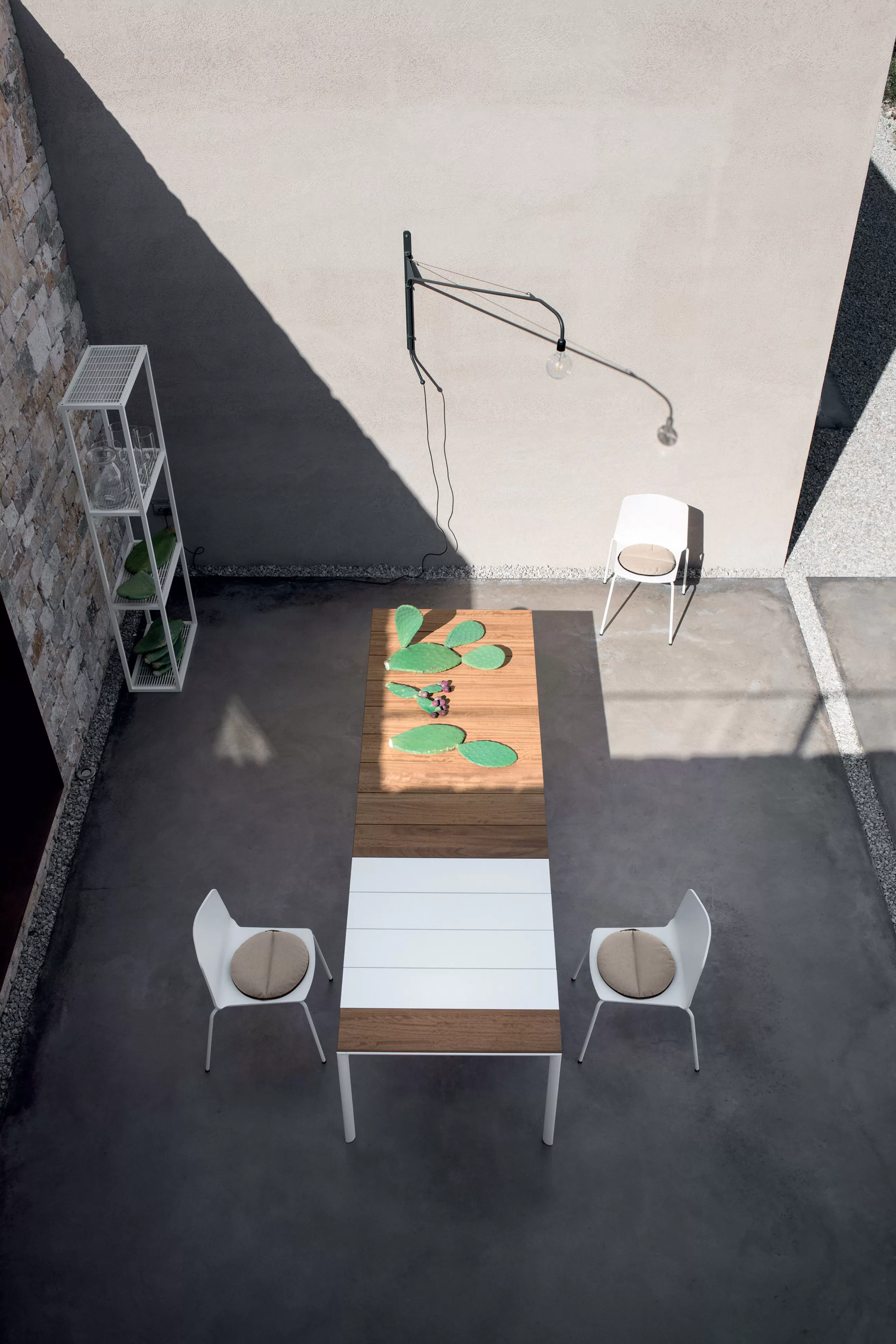 Tables De Jardin>Kristalia Table A Rallonge Maki Metal Blanc Bois Naturel / Teck - L 219 A 299 Cm - Blanc - Teck Naturel