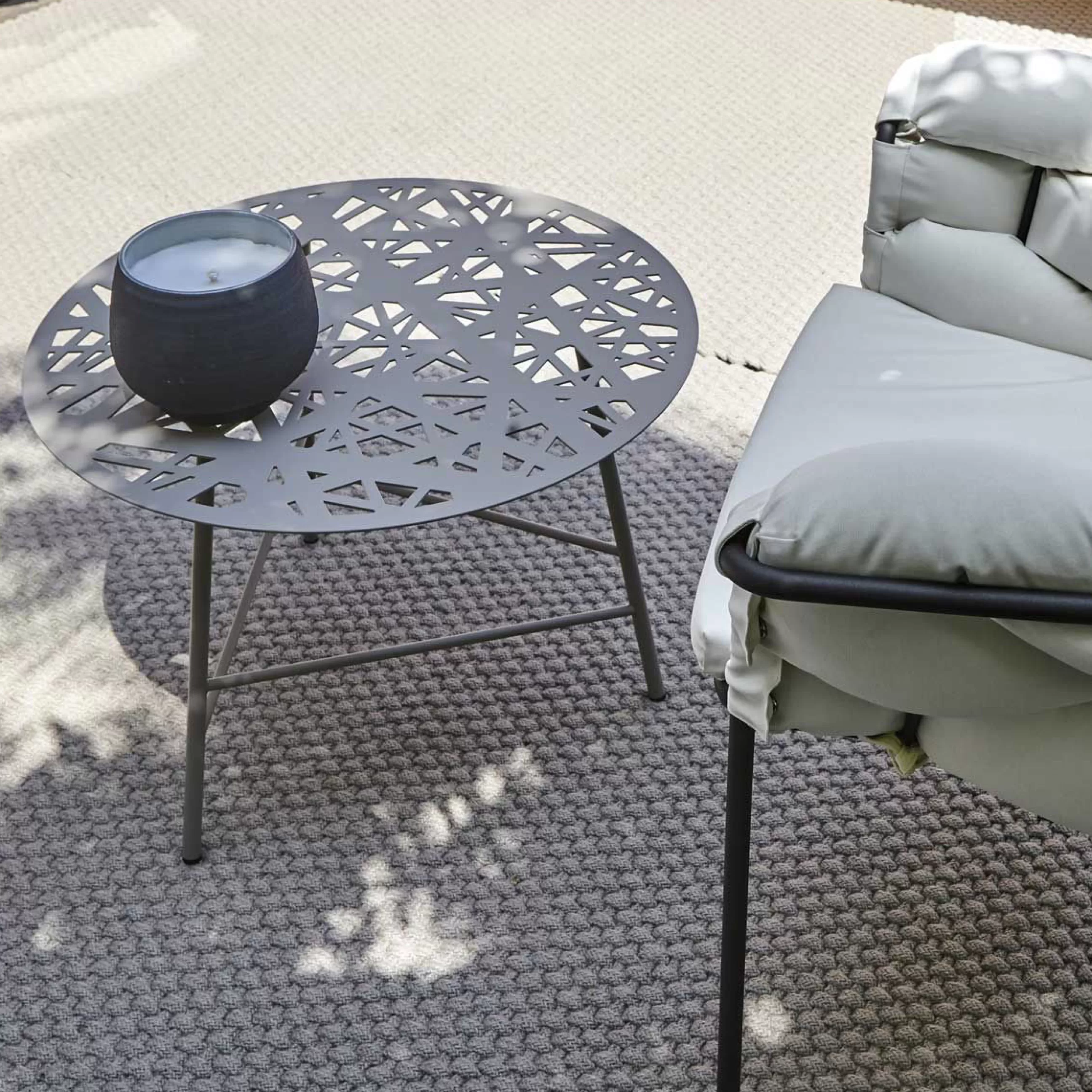 Tables Basses De Jardin>Cinna Table Basse Ezou Metal Gris / O 61 Cm - Metal Perfore - Gris Argile
