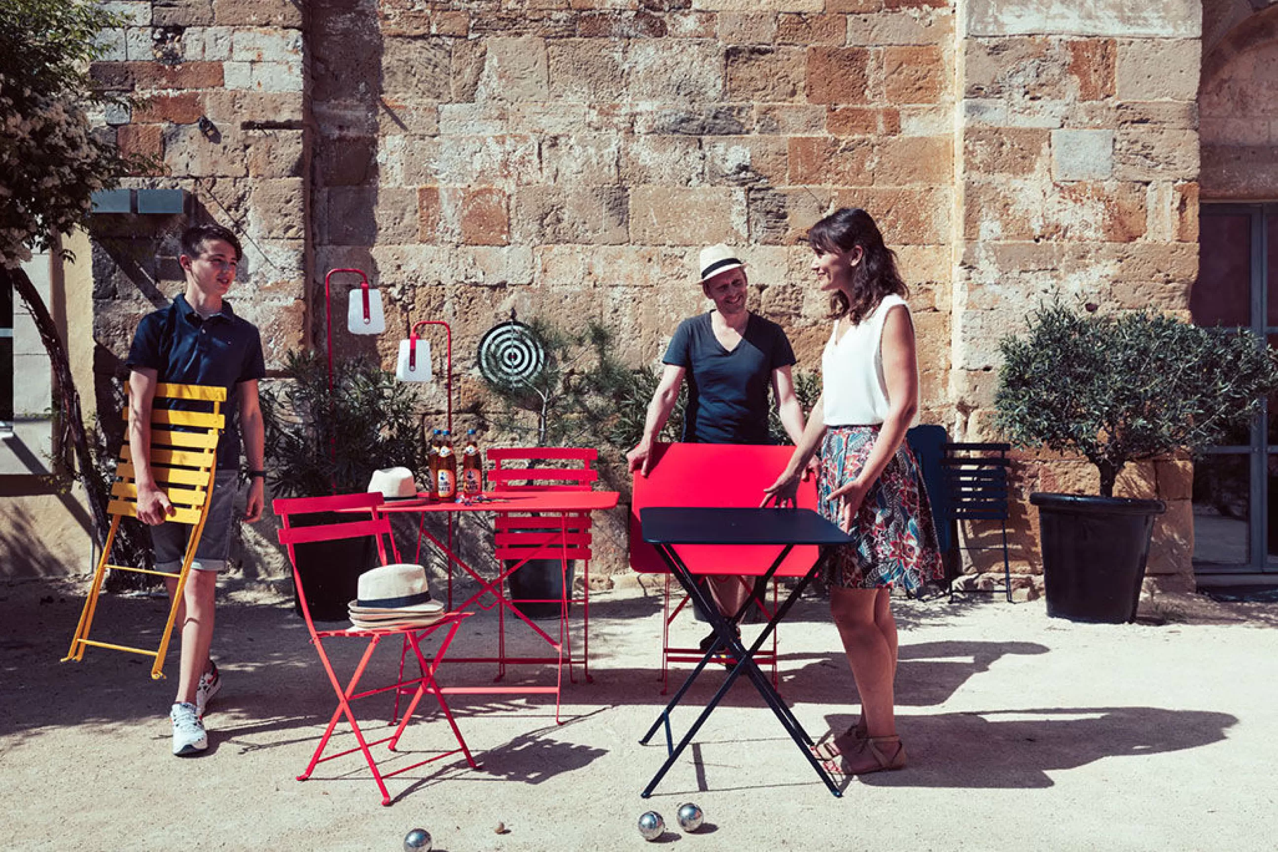 Tables>Fermob Table Pliante Bistro + Metal Rouge / 71 X 71 Cm - Trou Pour Parasol / Usage Intensif - Cerise Noire