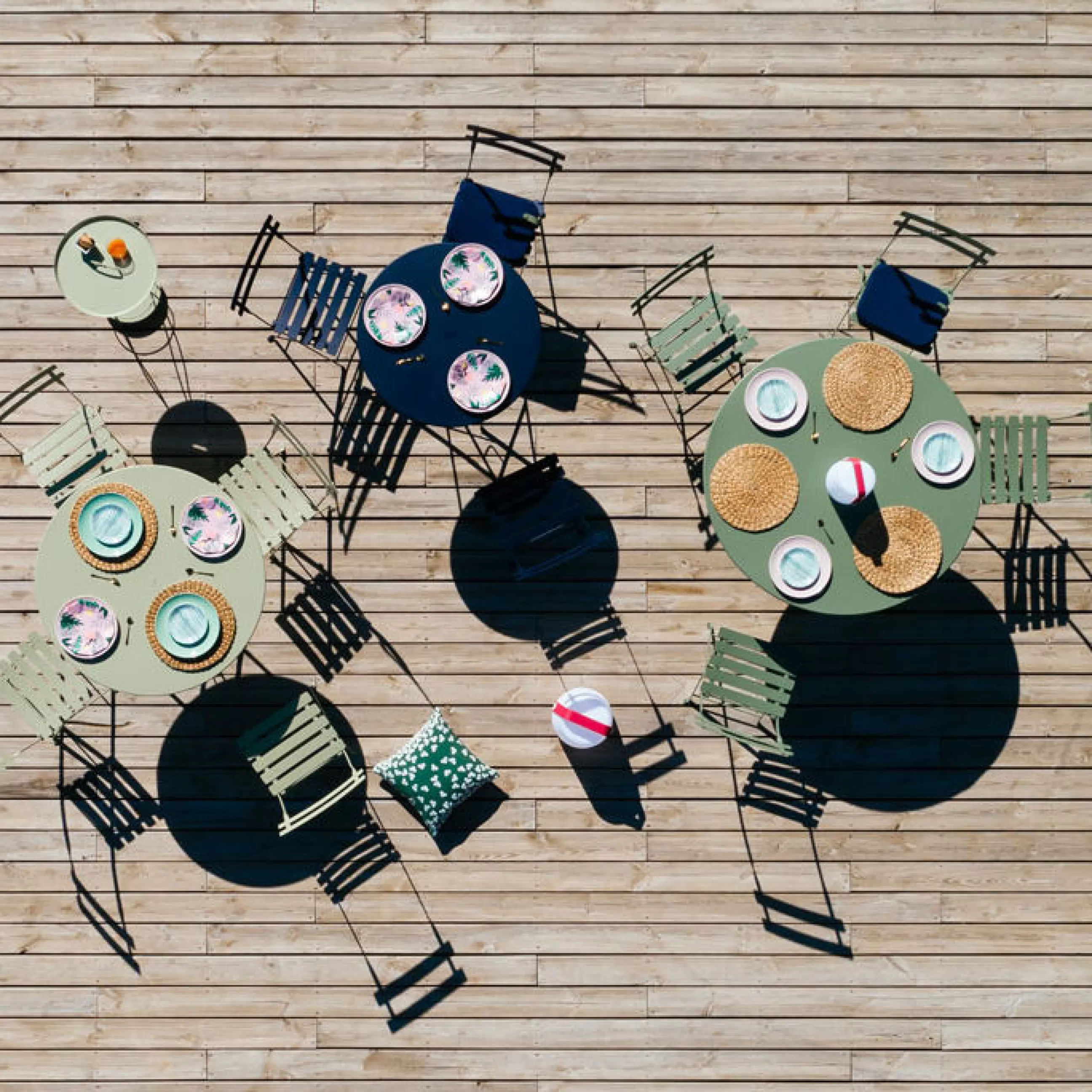 Tables>Fermob Table Pliante Bistro Metal Jaune / O 117 Cm - 6/8 Personnes - Trou Parasol - Miel Texture