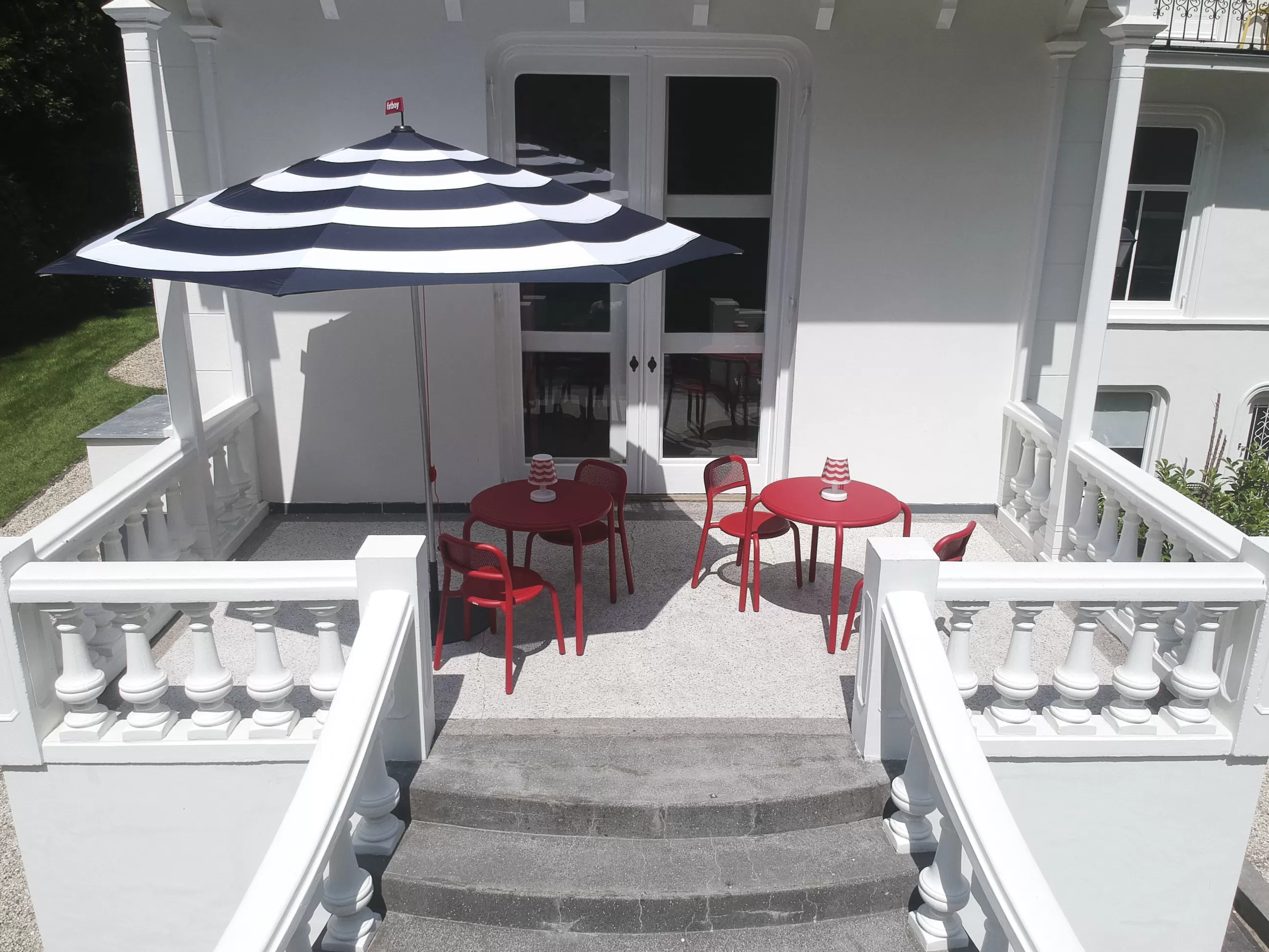 Tables>Fatboy Table Ronde Toni Bistreau Metal Beige / O 80 Cm - Trou Pour Parasol + Bougeoir Amovible - Beige Sable