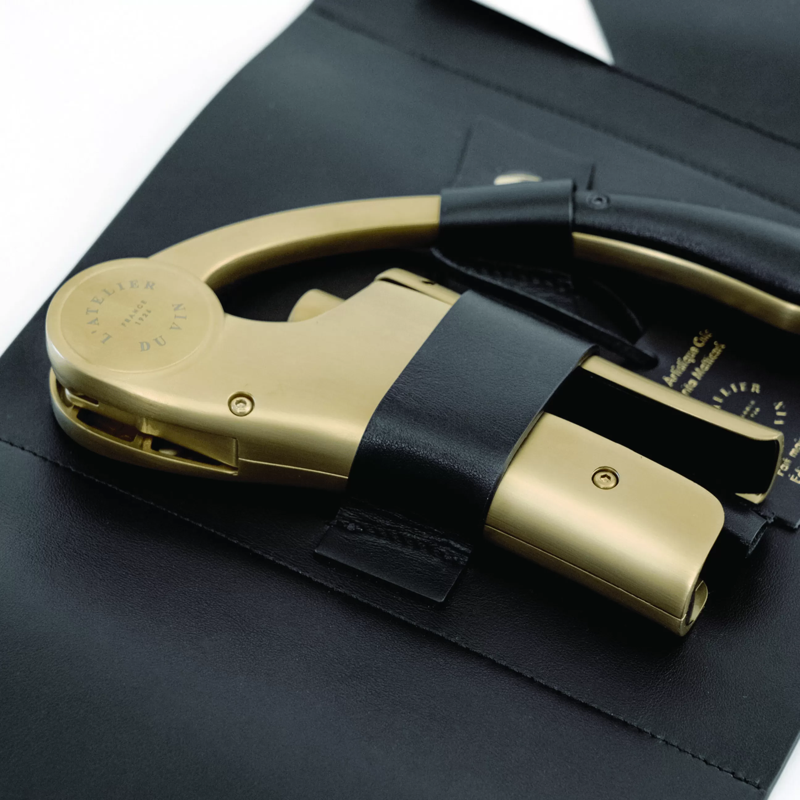 Autour Du Vin>L'Atelier du Vin Tire-Bouchon Oeno Motion Gold Nomad Metal Cuir Noir Or / Avec Etui En Cuir - Ambre - Noir